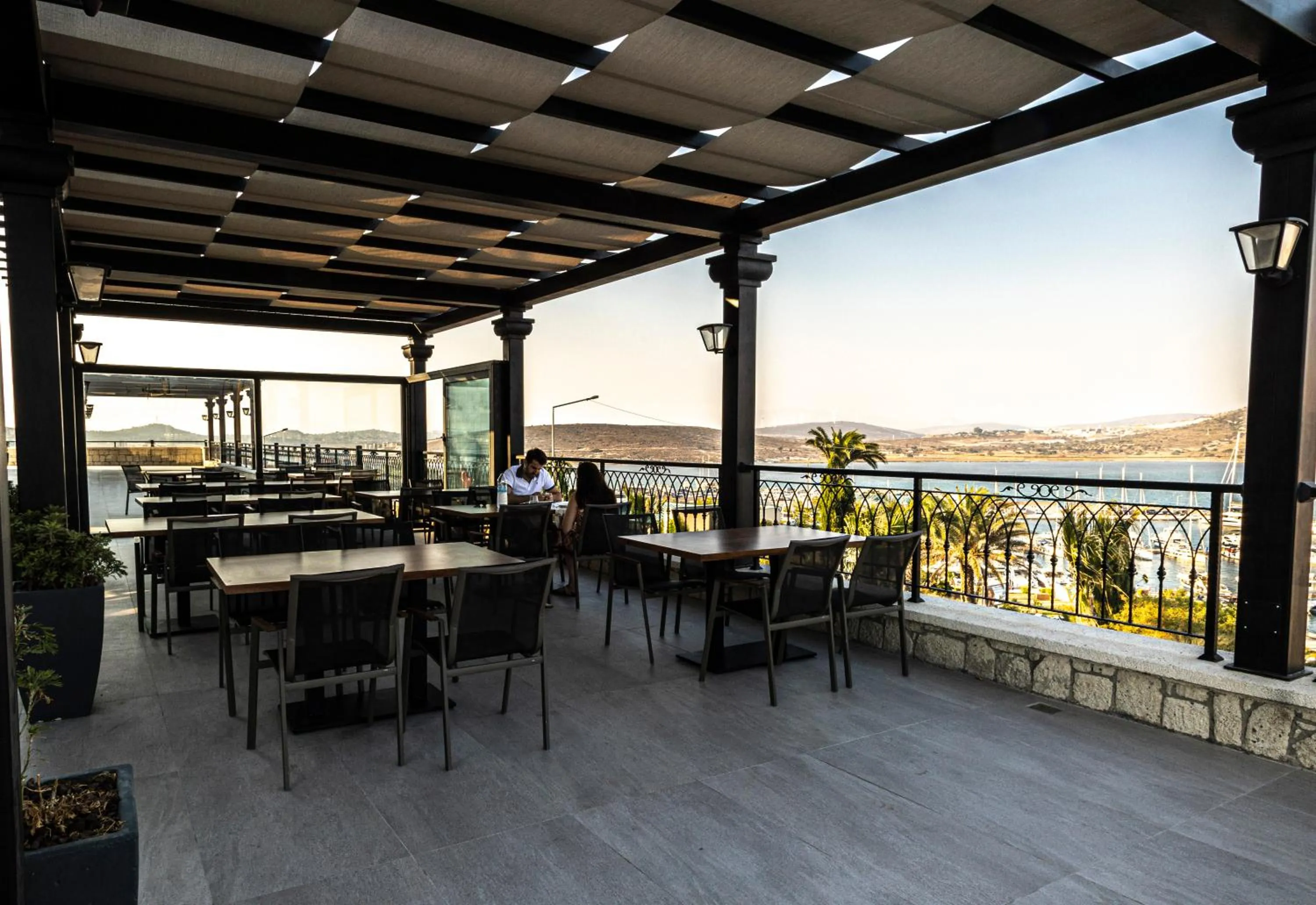 Restaurant/places to eat in Soliport Hotel & SPA