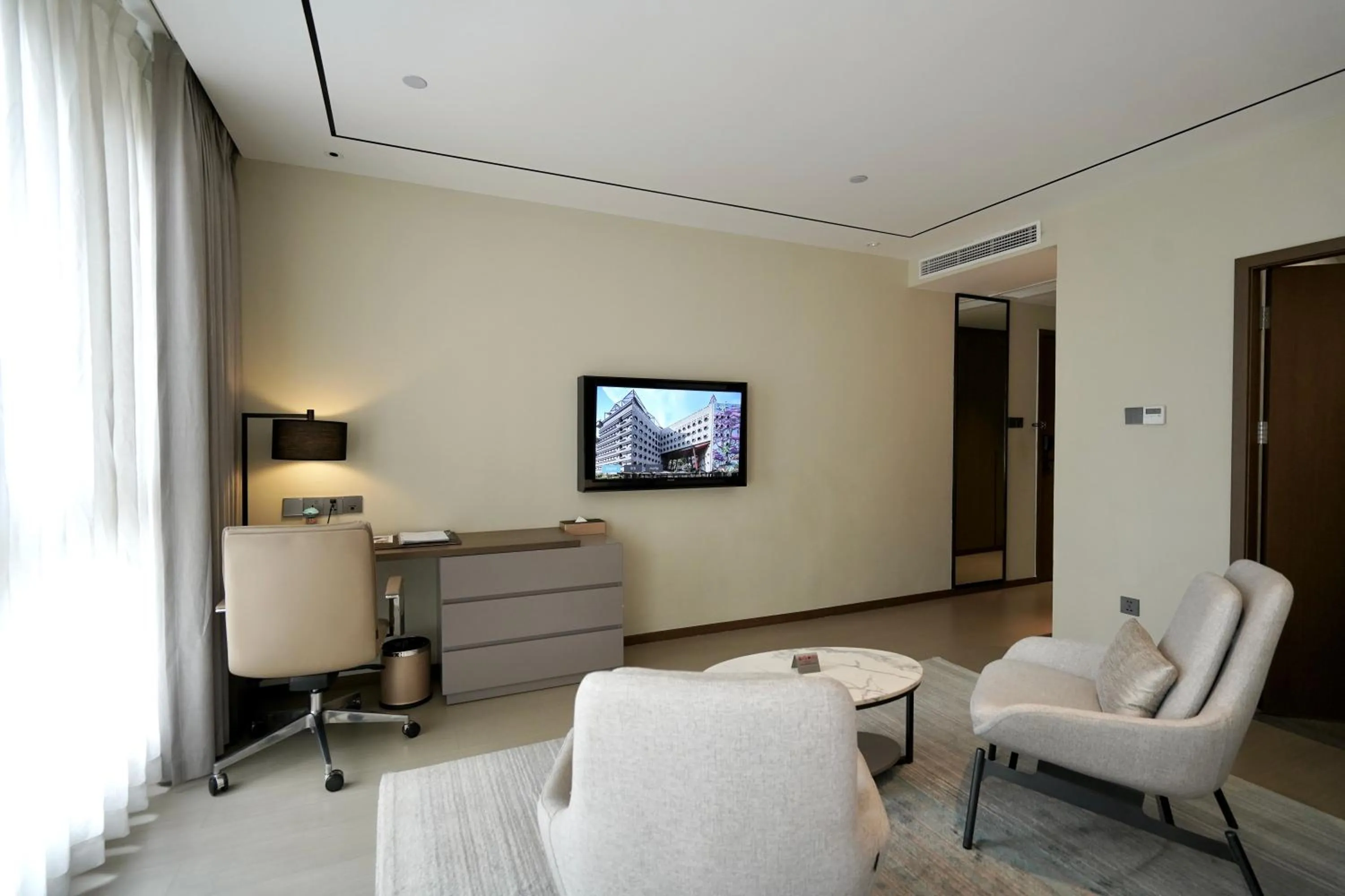 TV and multimedia in Oakwood Premier Phnom Penh