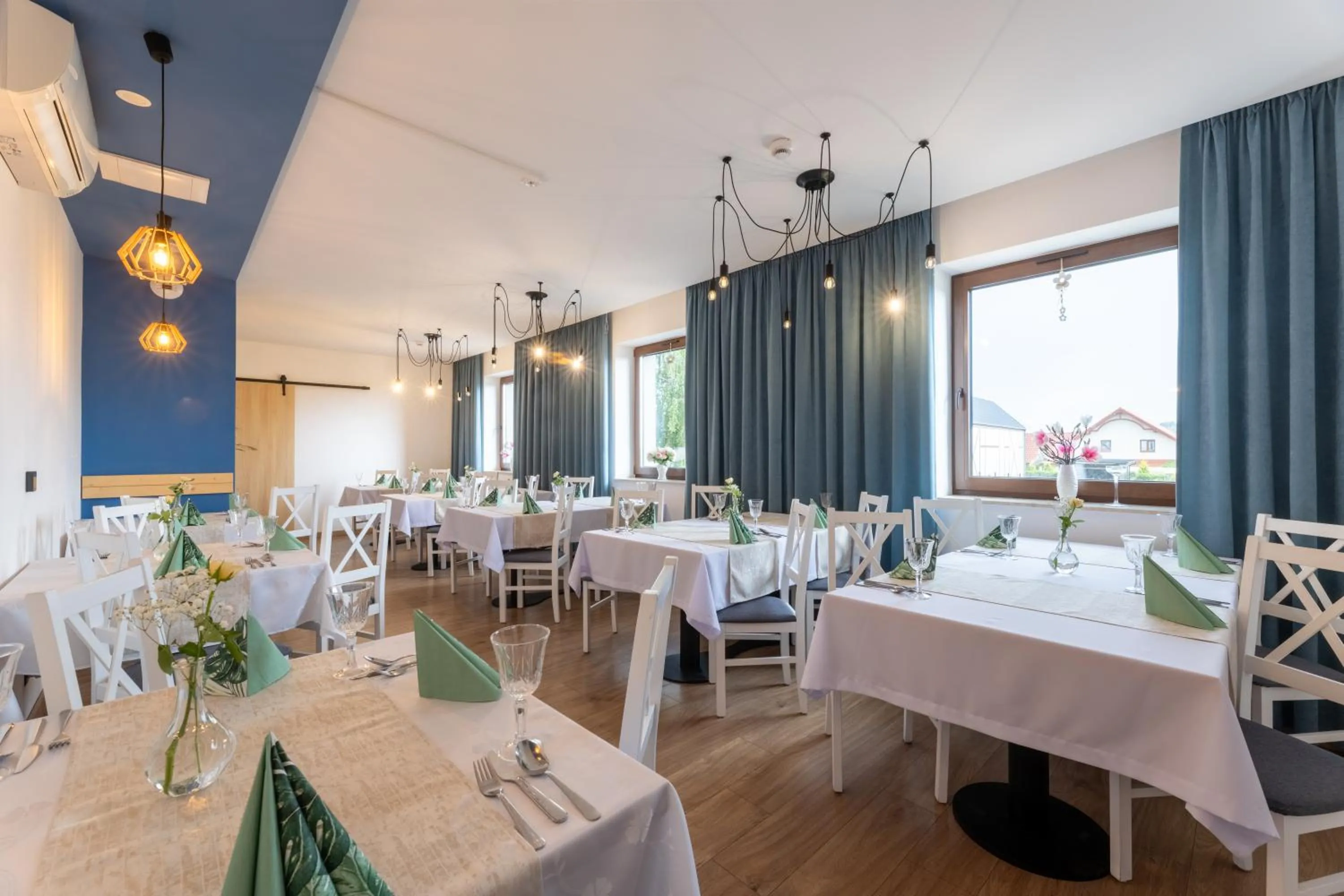 Restaurant/places to eat in Awilla Ustka