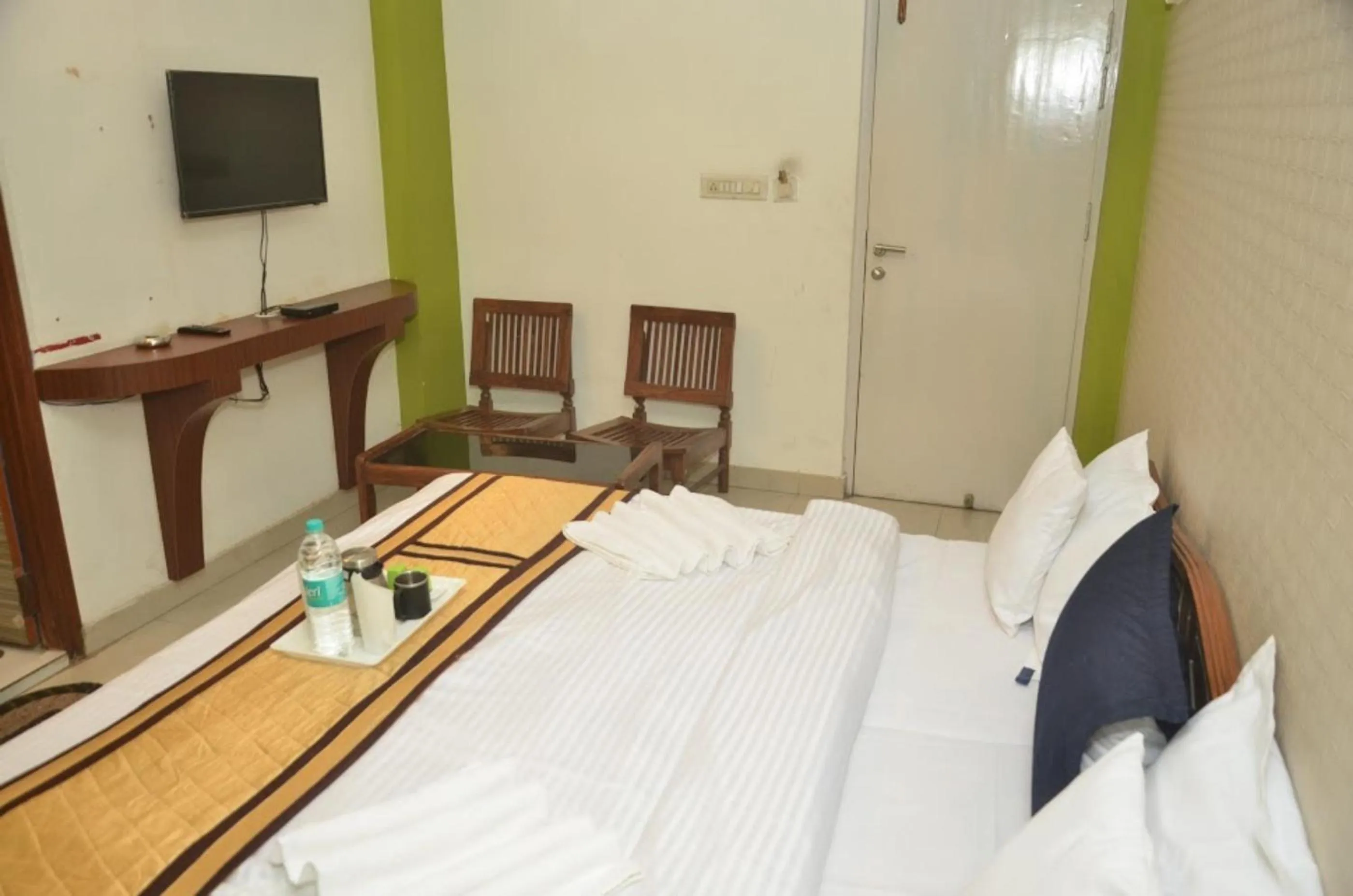 Bedroom, TV/Entertainment Center in Hotel Europe Plaza