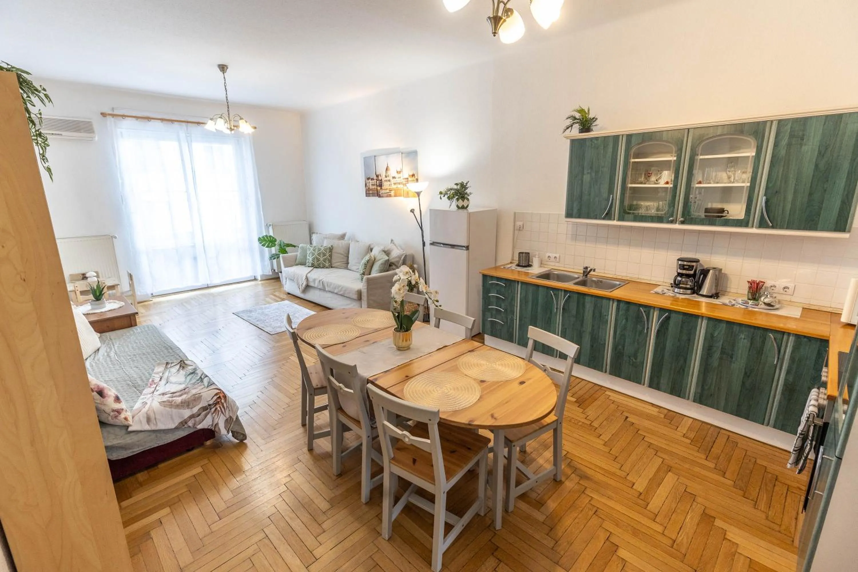 Riverside Balcony Apartment with view to Danube
