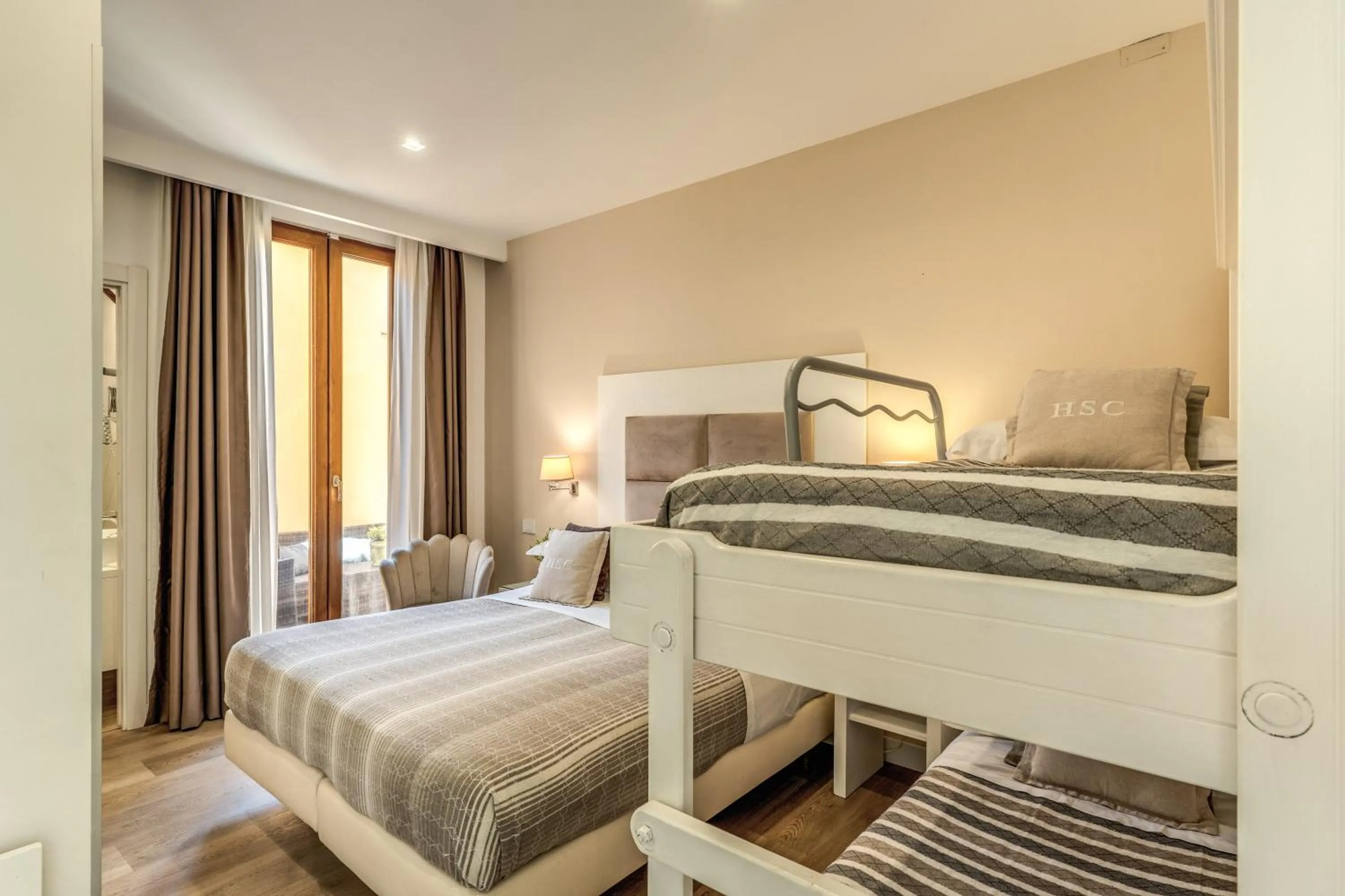 Bedroom, Bed in Hotel Sorrento City