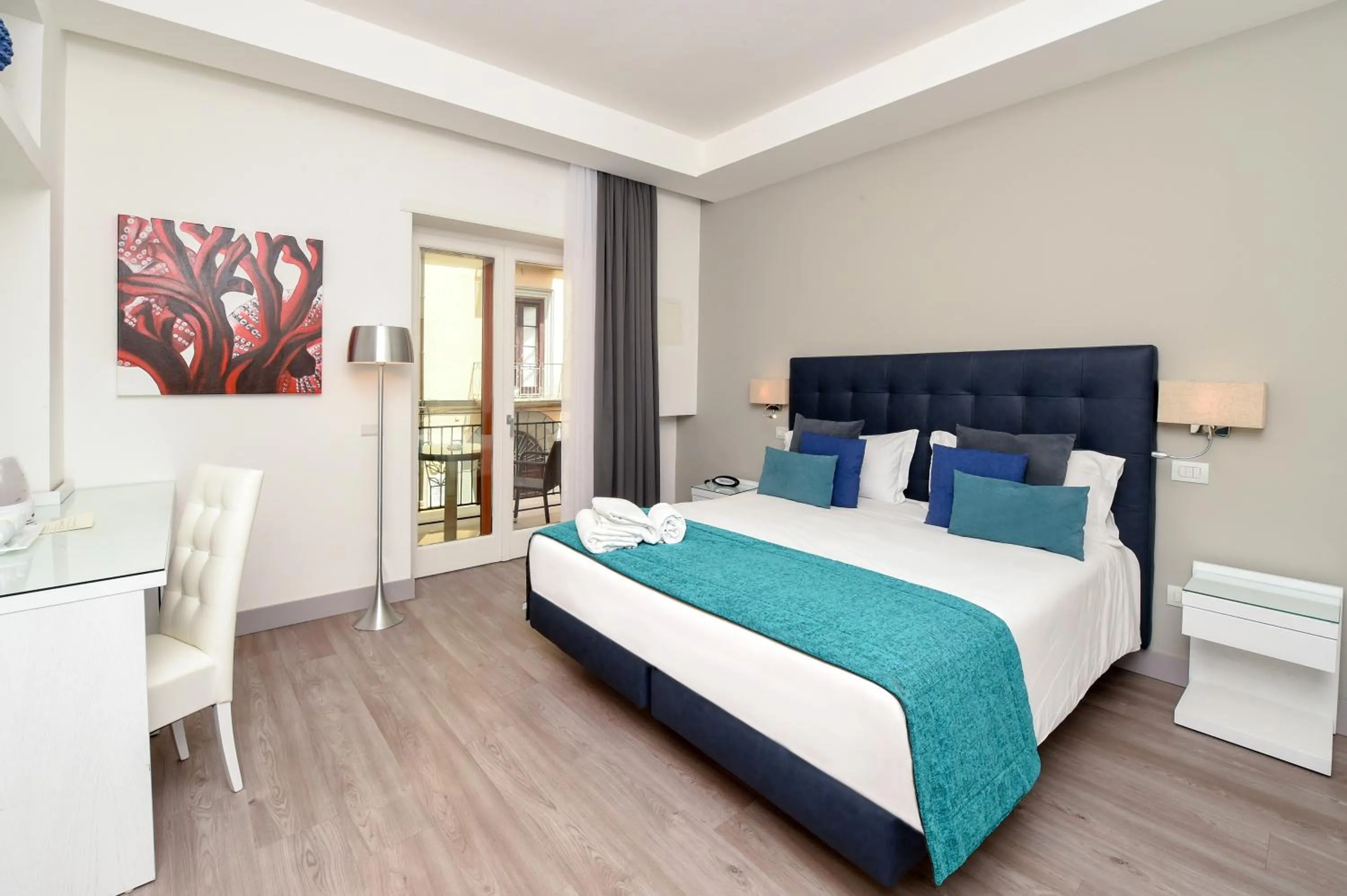 Bedroom, Bed in Hotel Sorrento City