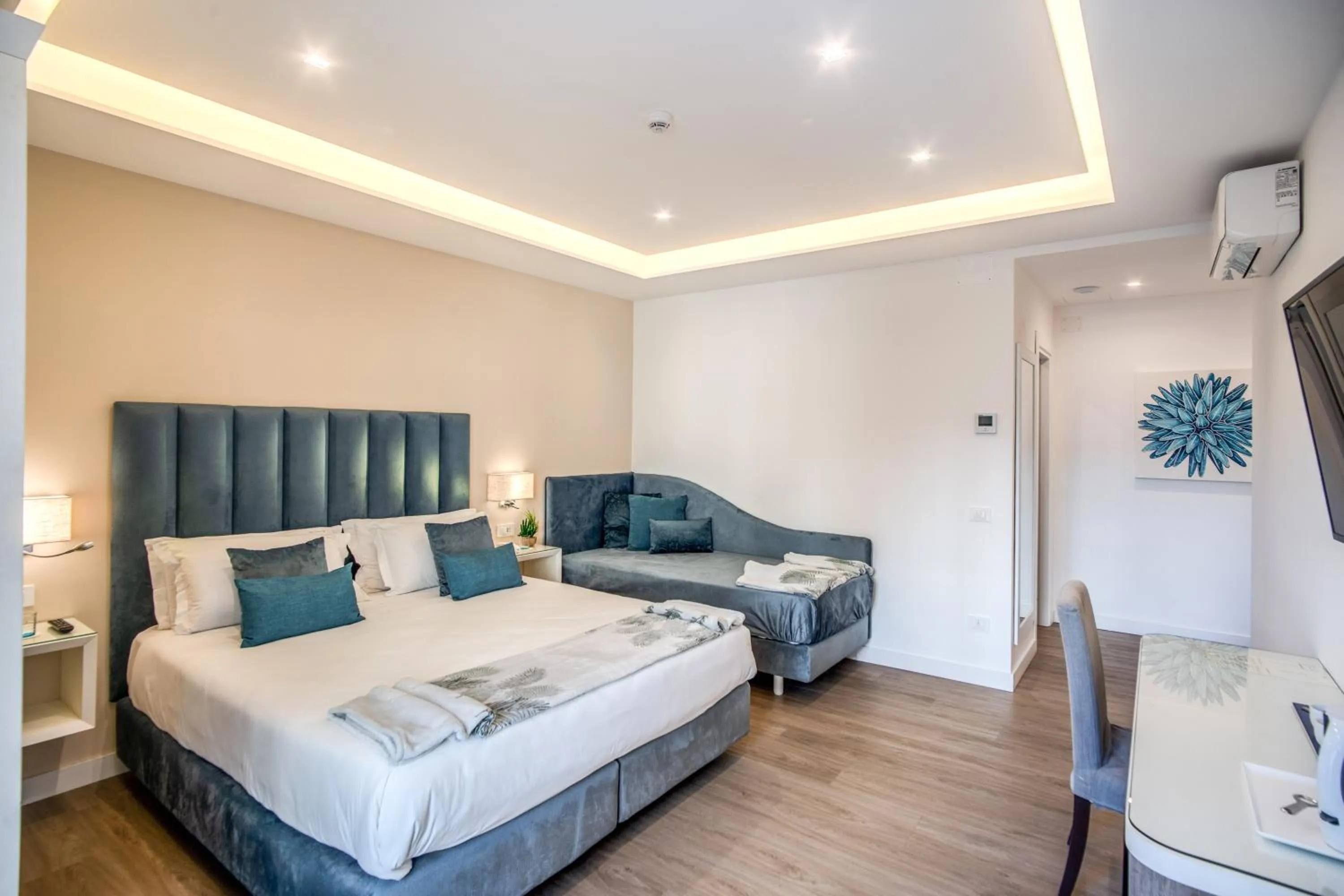 Bedroom, Bed in Hotel Sorrento City