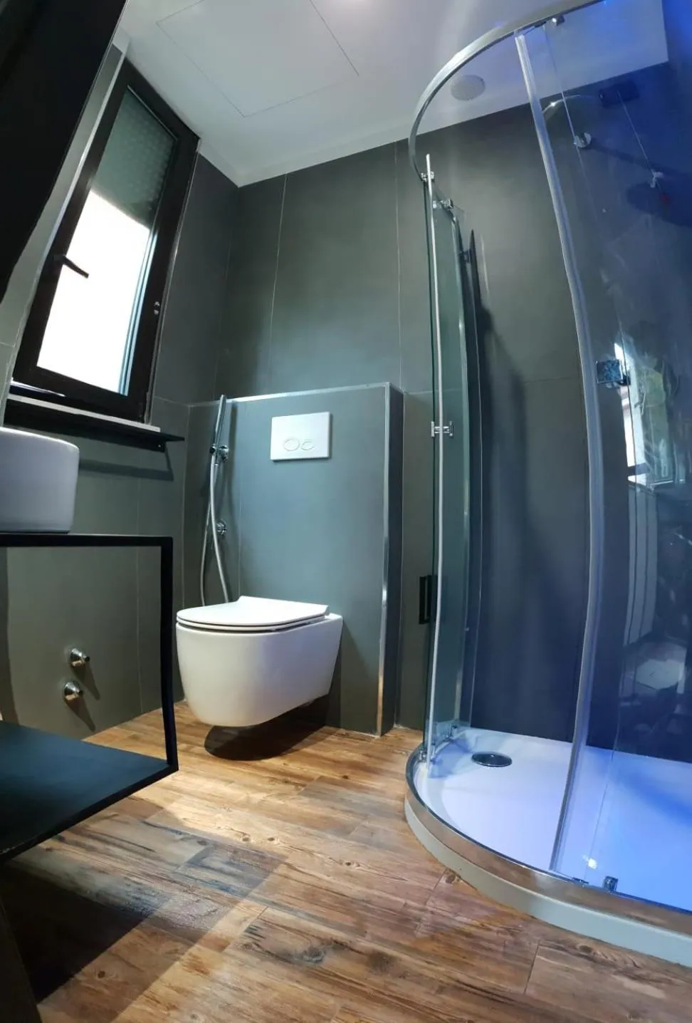 Shower in Hotel Roxy