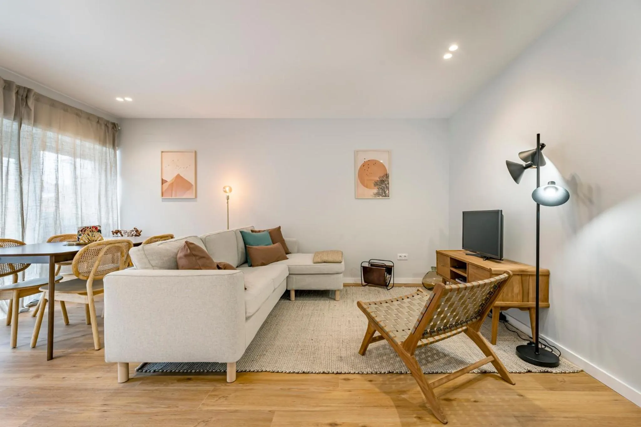 Two-Bedroom Apartment in Nomad's Family - 2BDR Sunny Firmeza