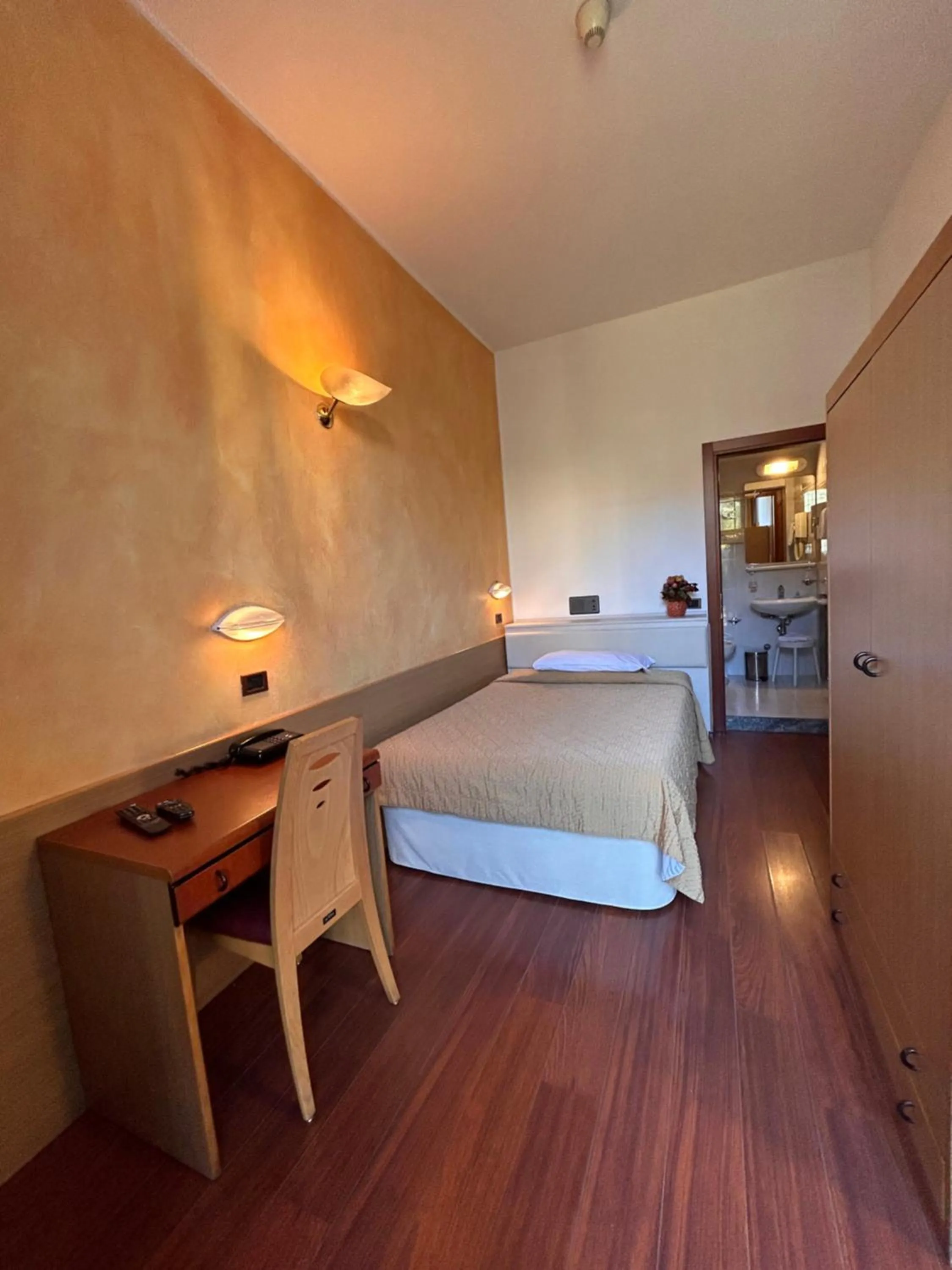 Bedroom, Bed in Hotel Aspromonte