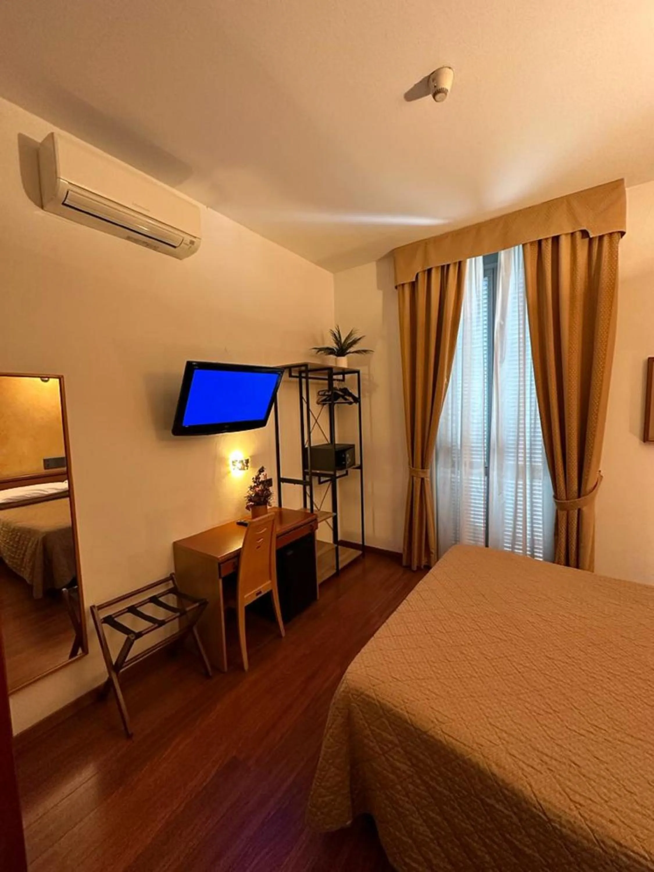 TV and multimedia, Bed in Hotel Aspromonte