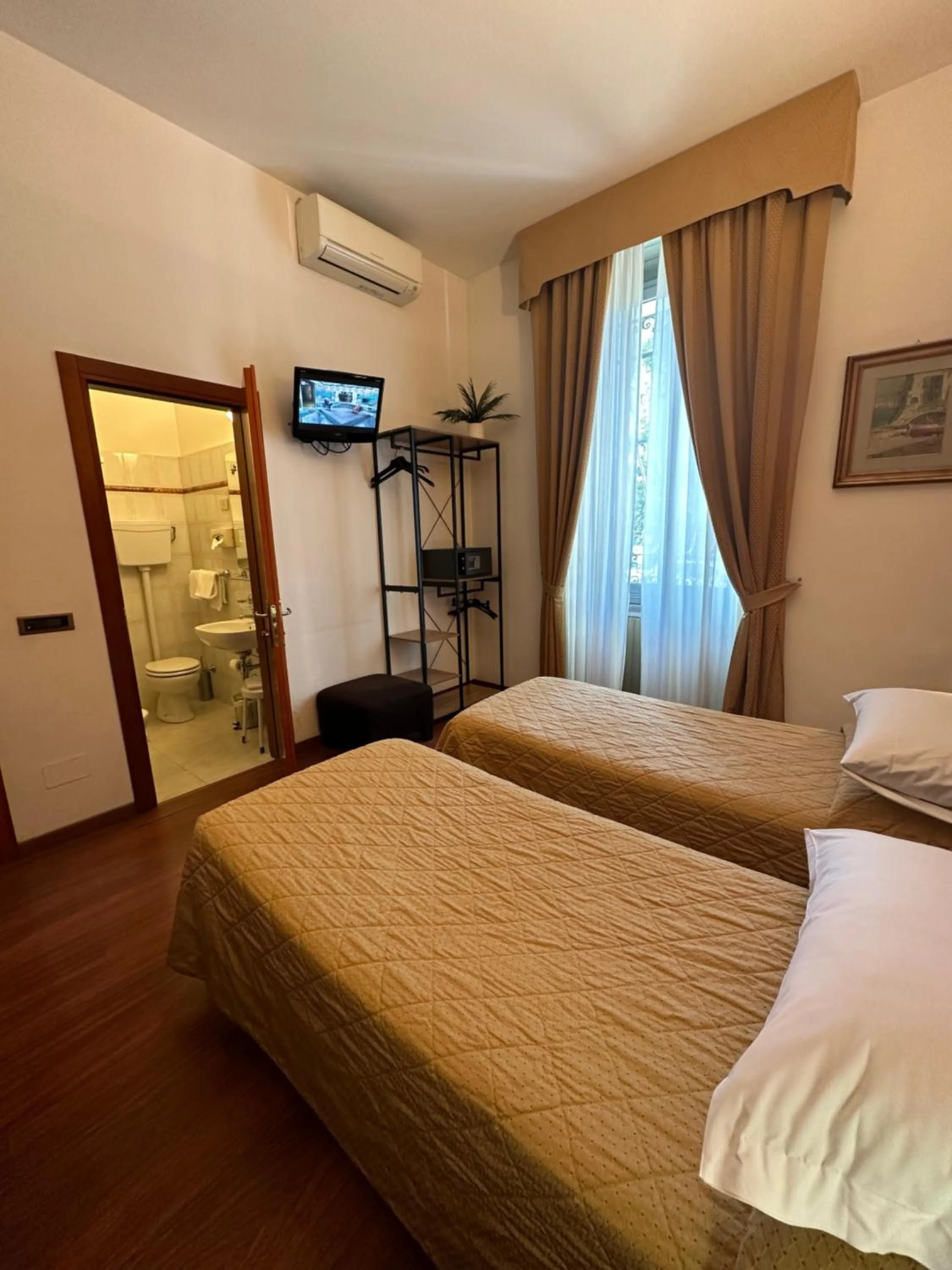 TV and multimedia, Bed in Hotel Aspromonte