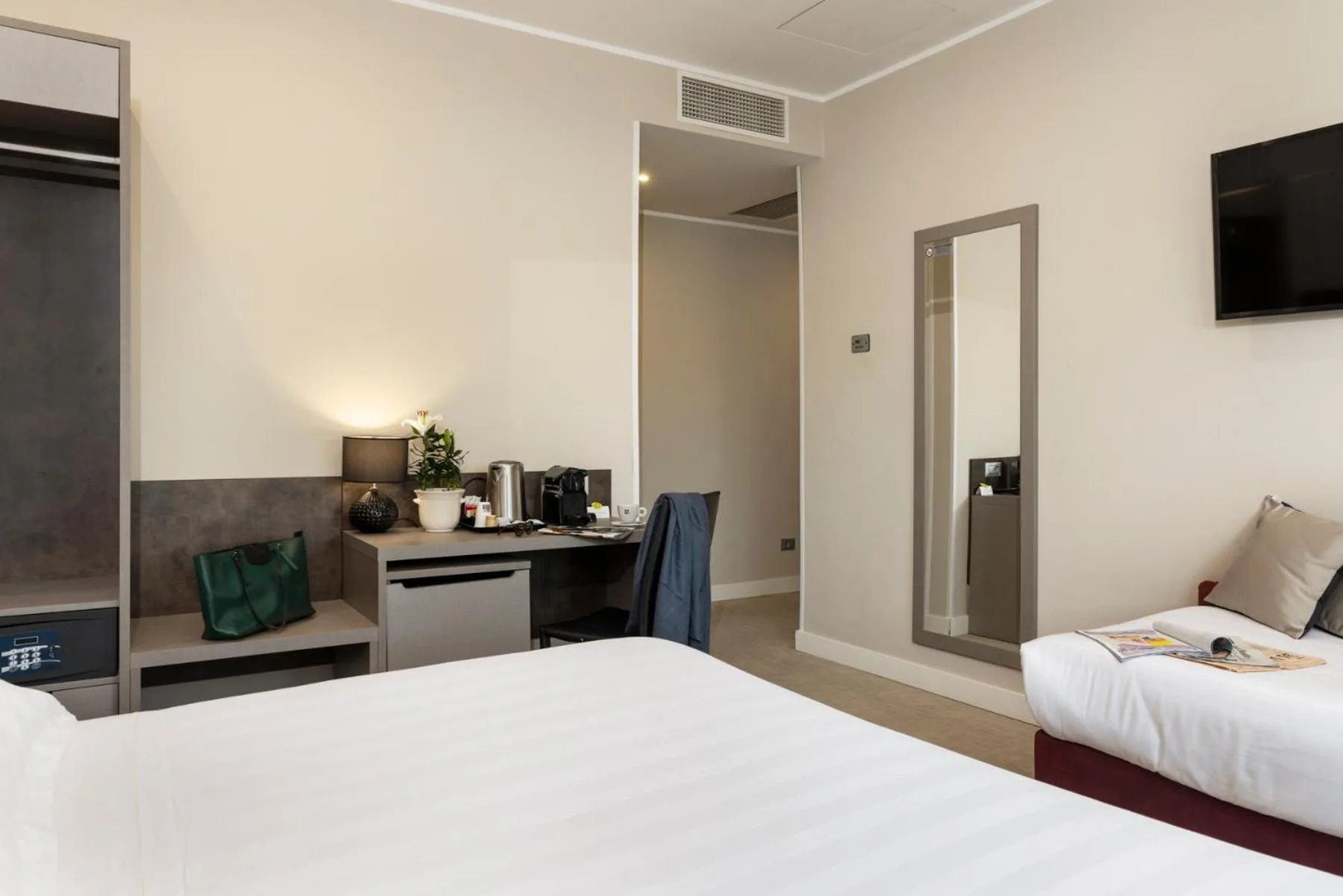 Bed in Eurogarden Hotel