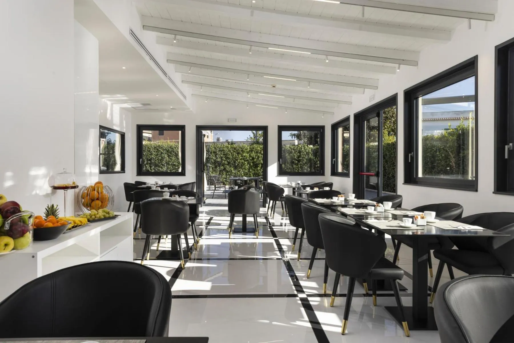 Restaurant/places to eat in Eurogarden Hotel