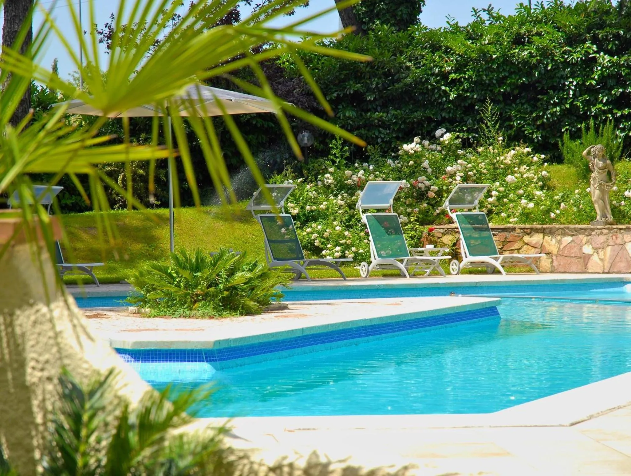 Swimming pool in Eurogarden Hotel