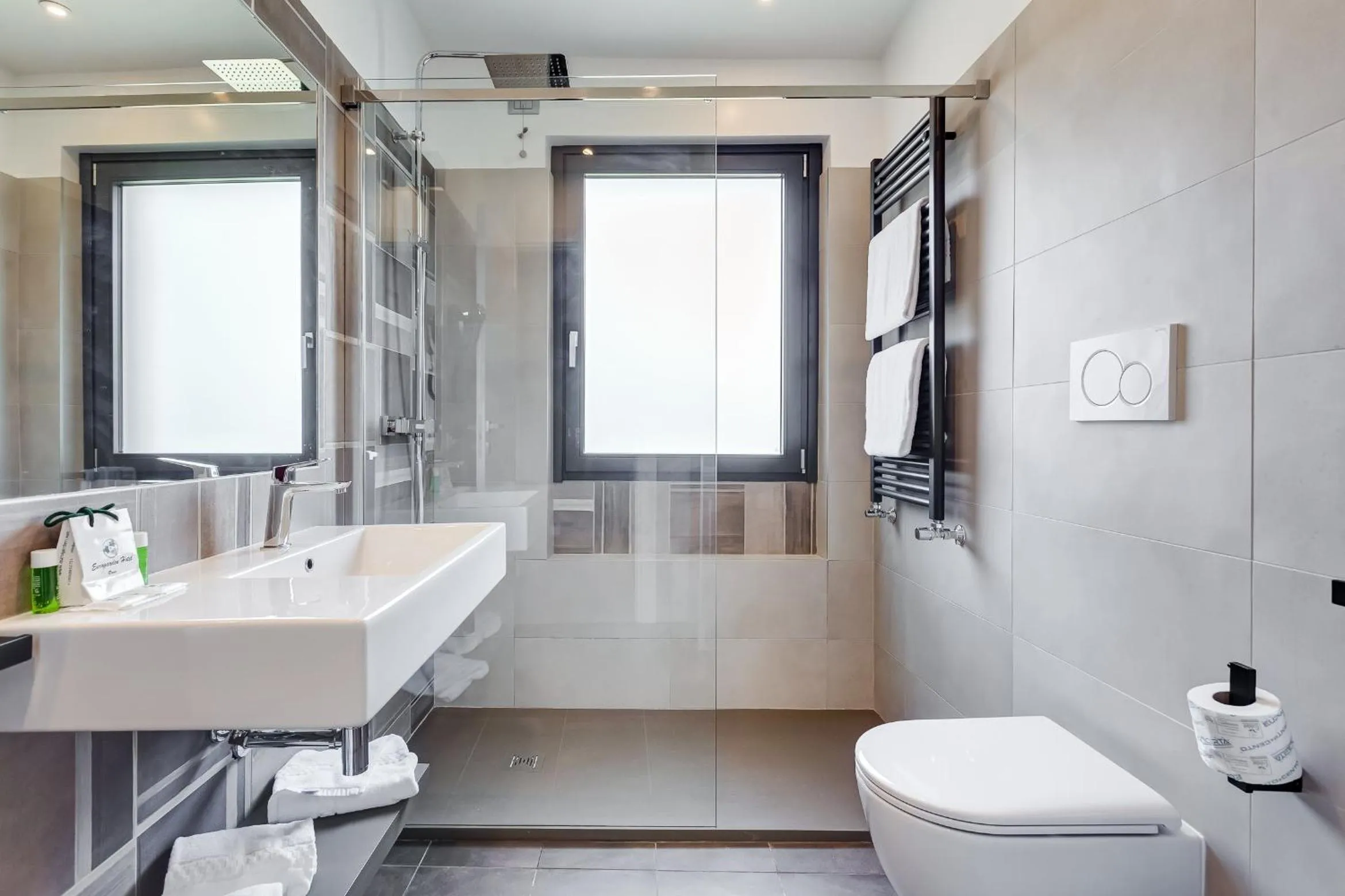 Bathroom in Eurogarden Hotel