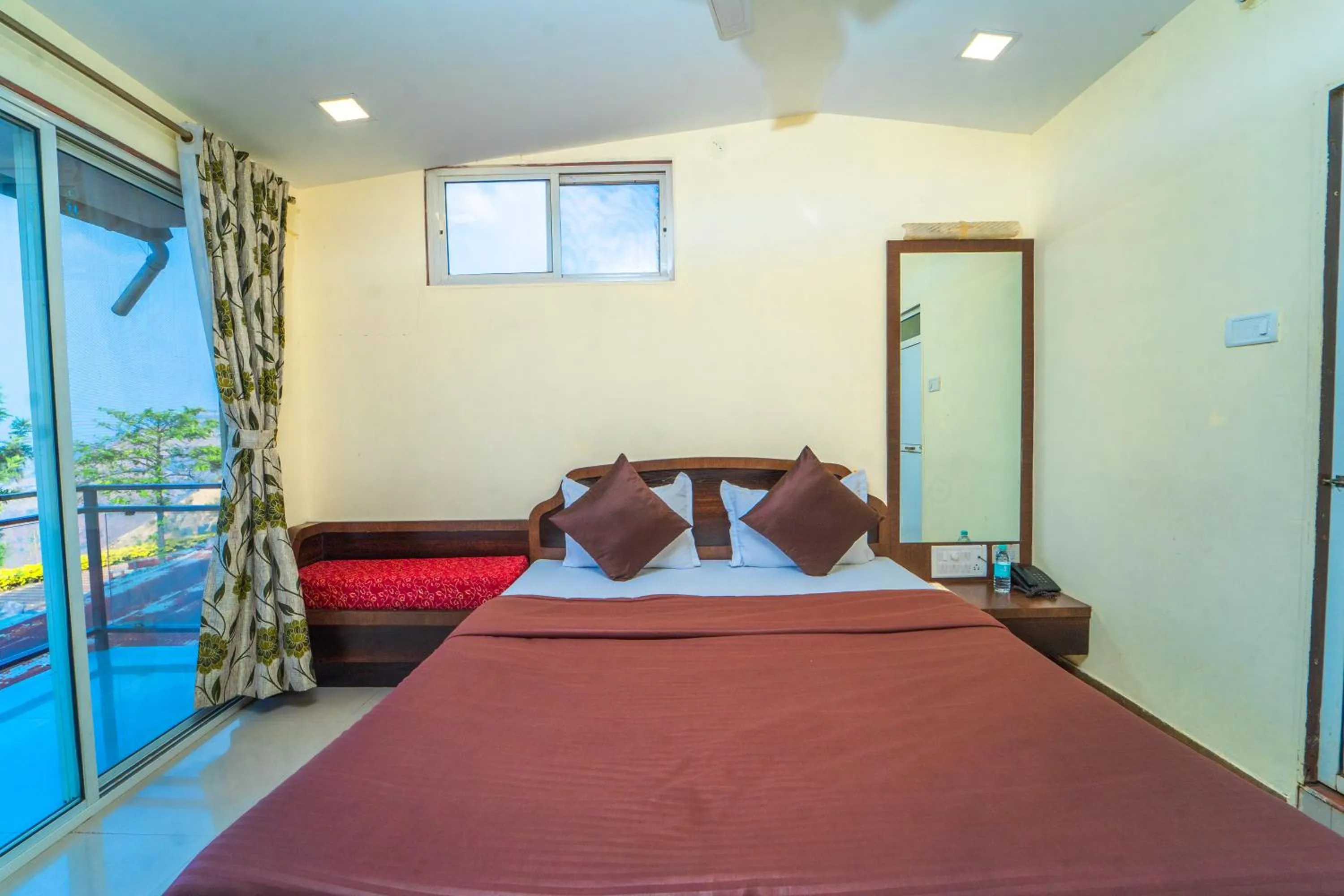 Bed in Sharayu Holidays Valley View