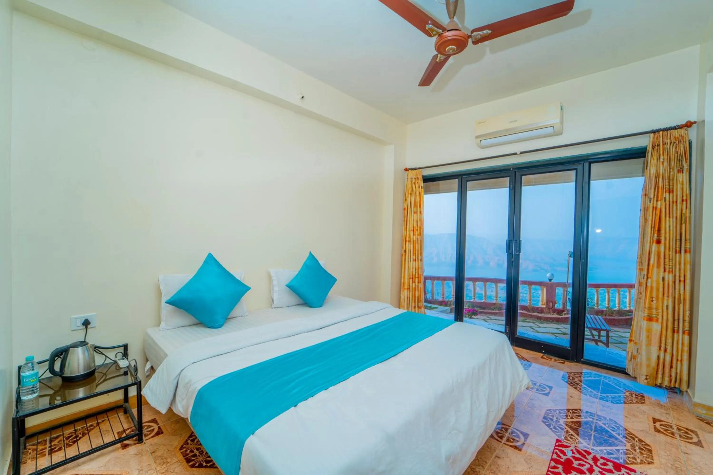 Bedroom, Bed in Sharayu Holidays Valley View