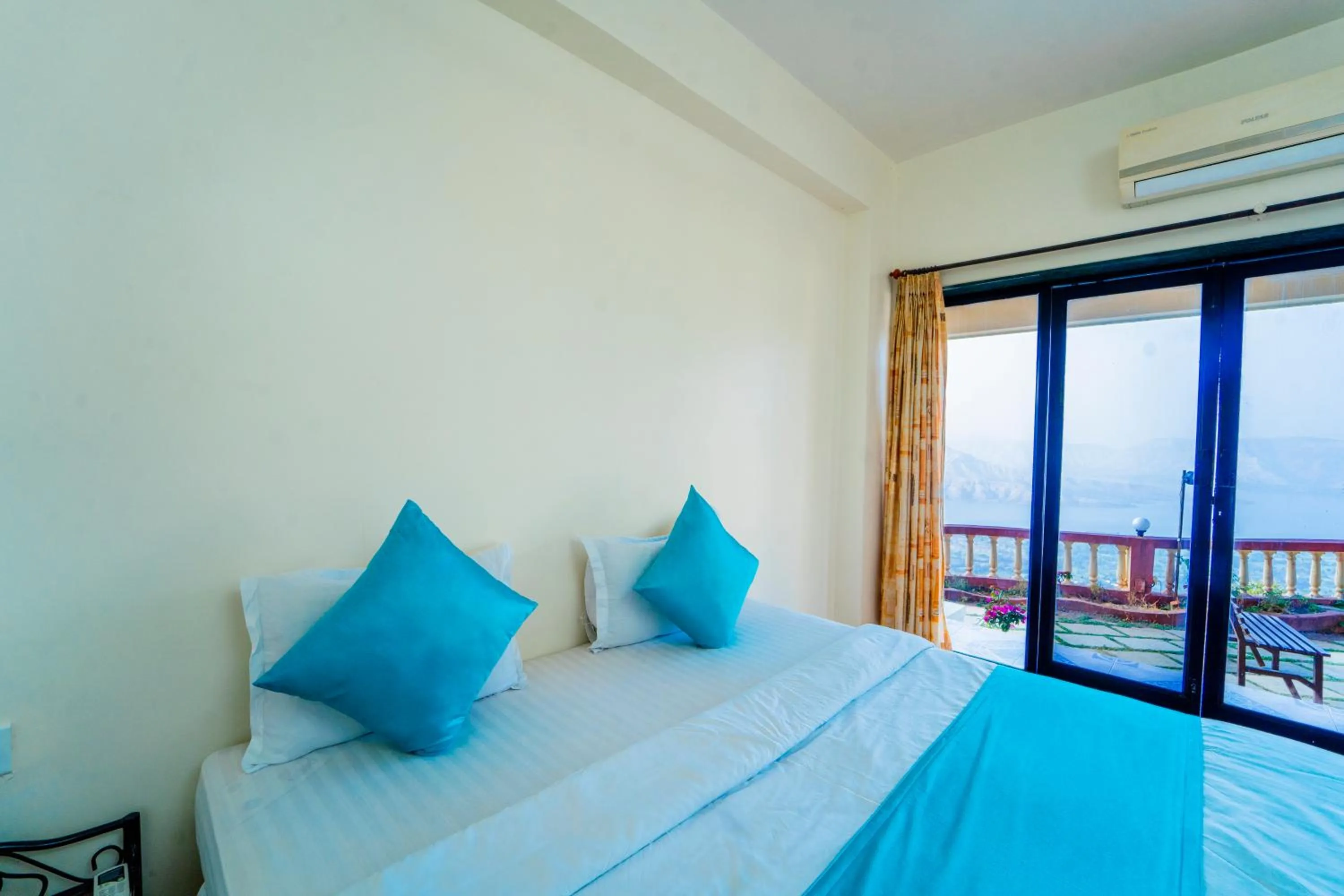 Bedroom, Bed in Sharayu Holidays Valley View