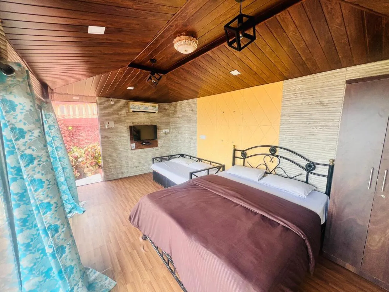 View (from property/room), Bed in Sharayu Holidays Valley View