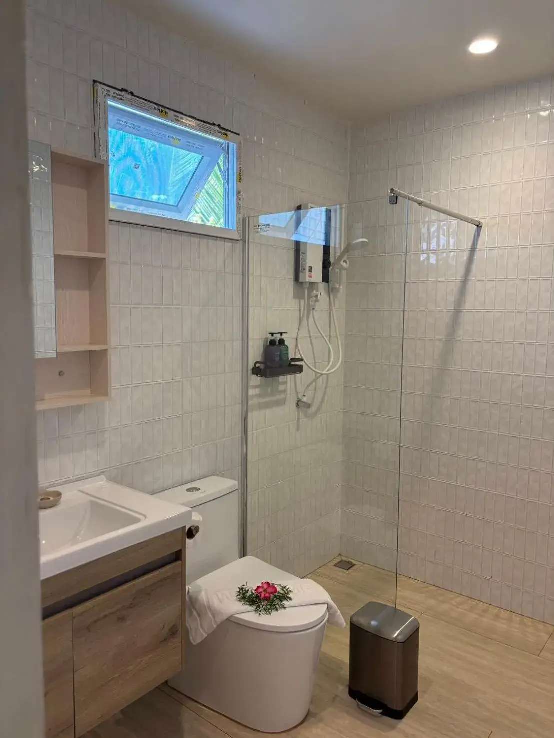 Deluxe King Room in Amity Beach Resort Deluxe King Room in Amity Beach Resort