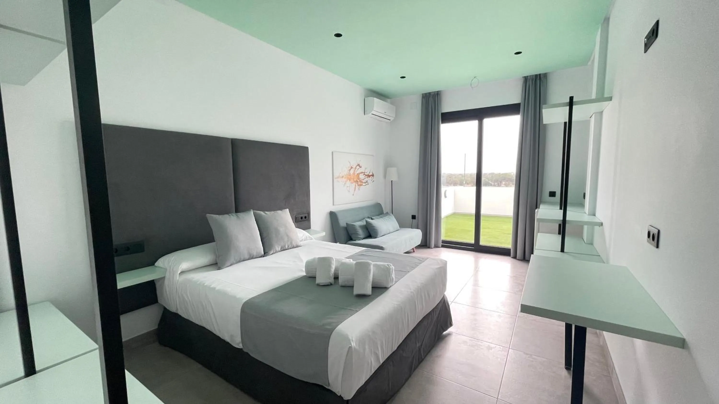 Photo of the whole room, Bed in ON The Residence