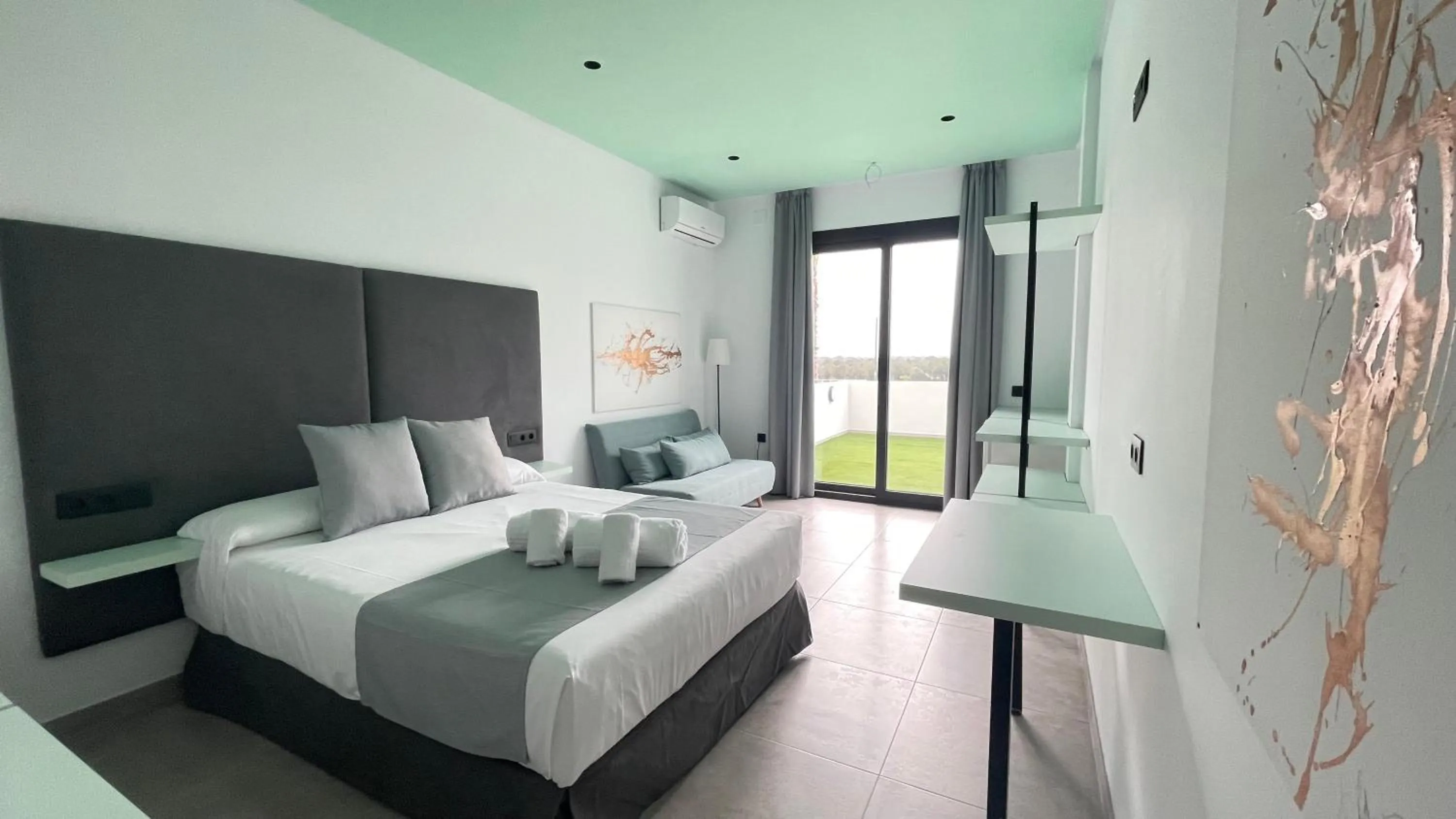 Photo of the whole room, Bed in ON The Residence