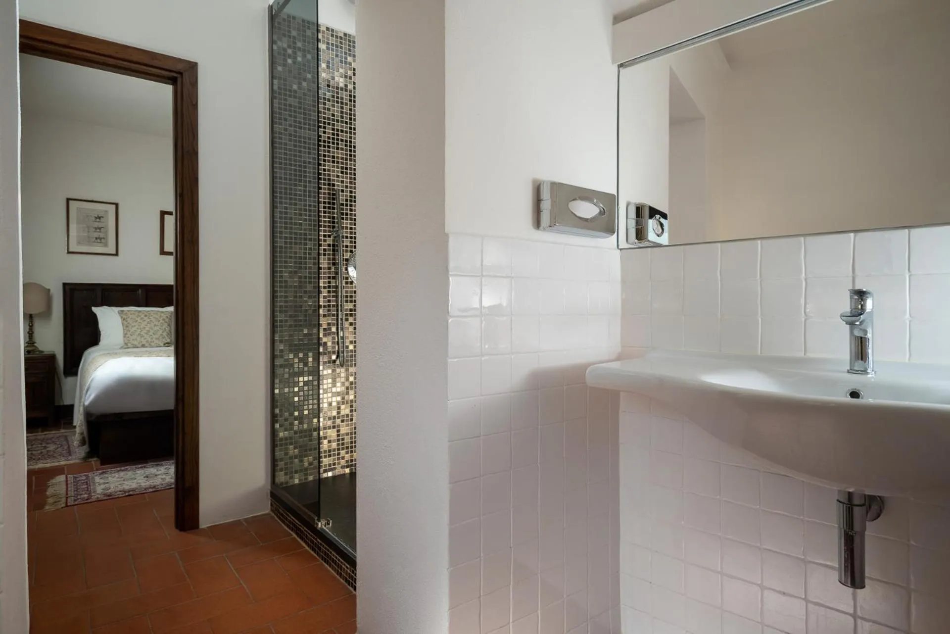 Bathroom, Bed in Relais Vignale & Spa