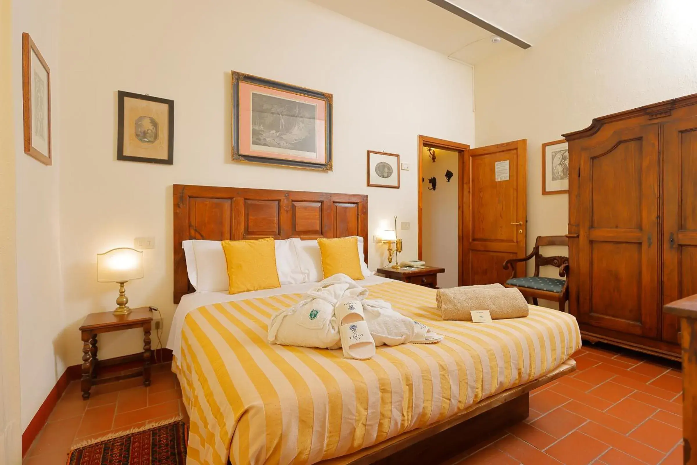 Deluxe Double Room - Dependance in Relais Vignale & Spa Deluxe Double Room - Dependance in Relais Vignale & Spa