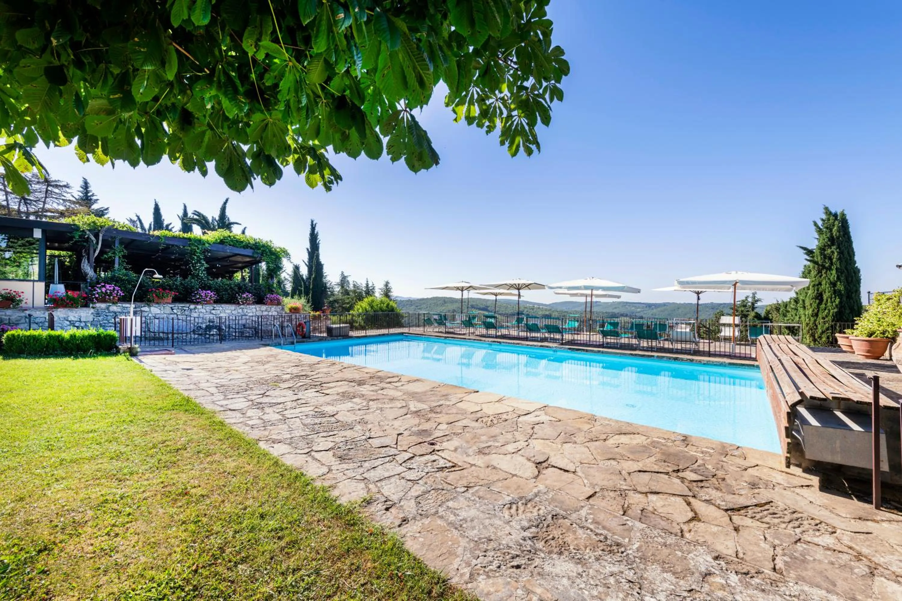 Swimming pool in Relais Vignale & Spa