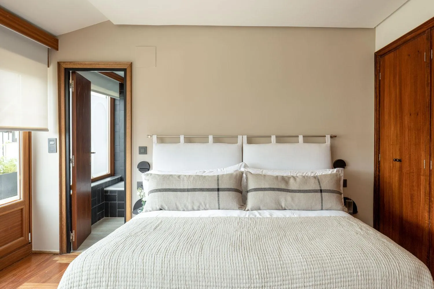 Bedroom, Bed in The Passage Apartments