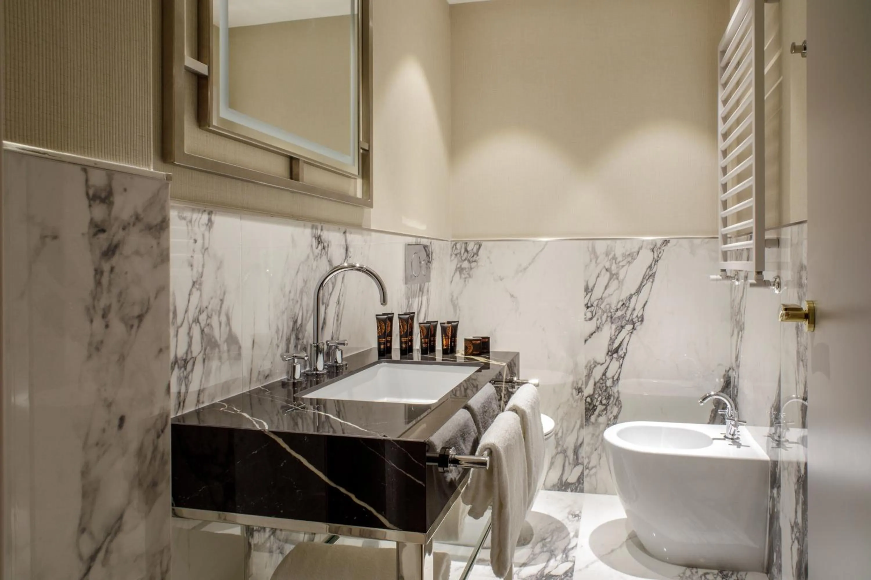 Bathroom in Aria Palace by OMNIA hotels