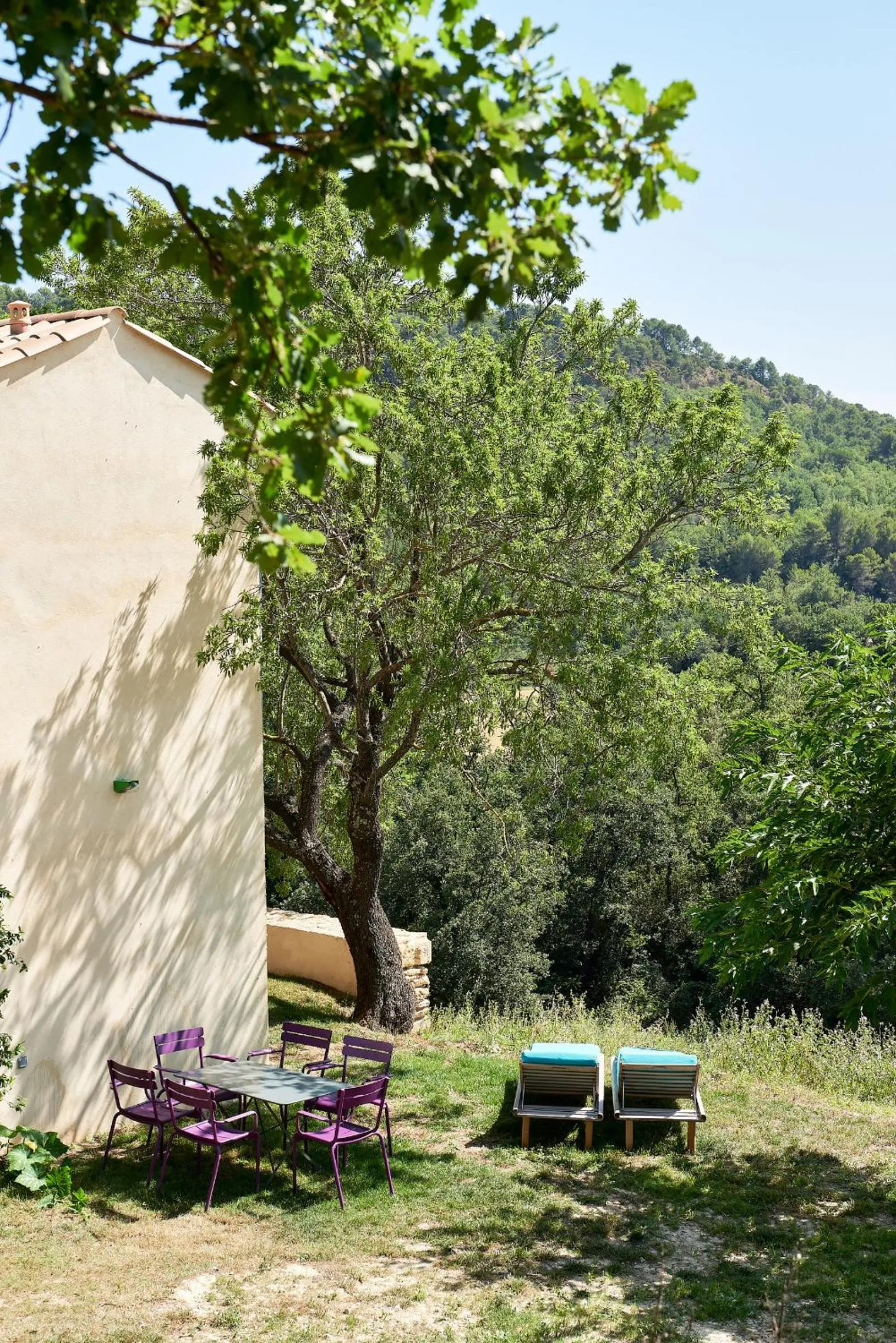 Garden view in Domaine La Ferme HI bride