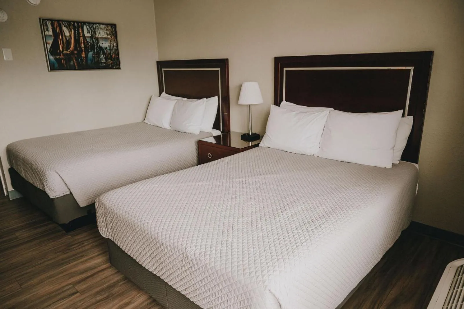 Bedroom, Bed in Queen City Inn