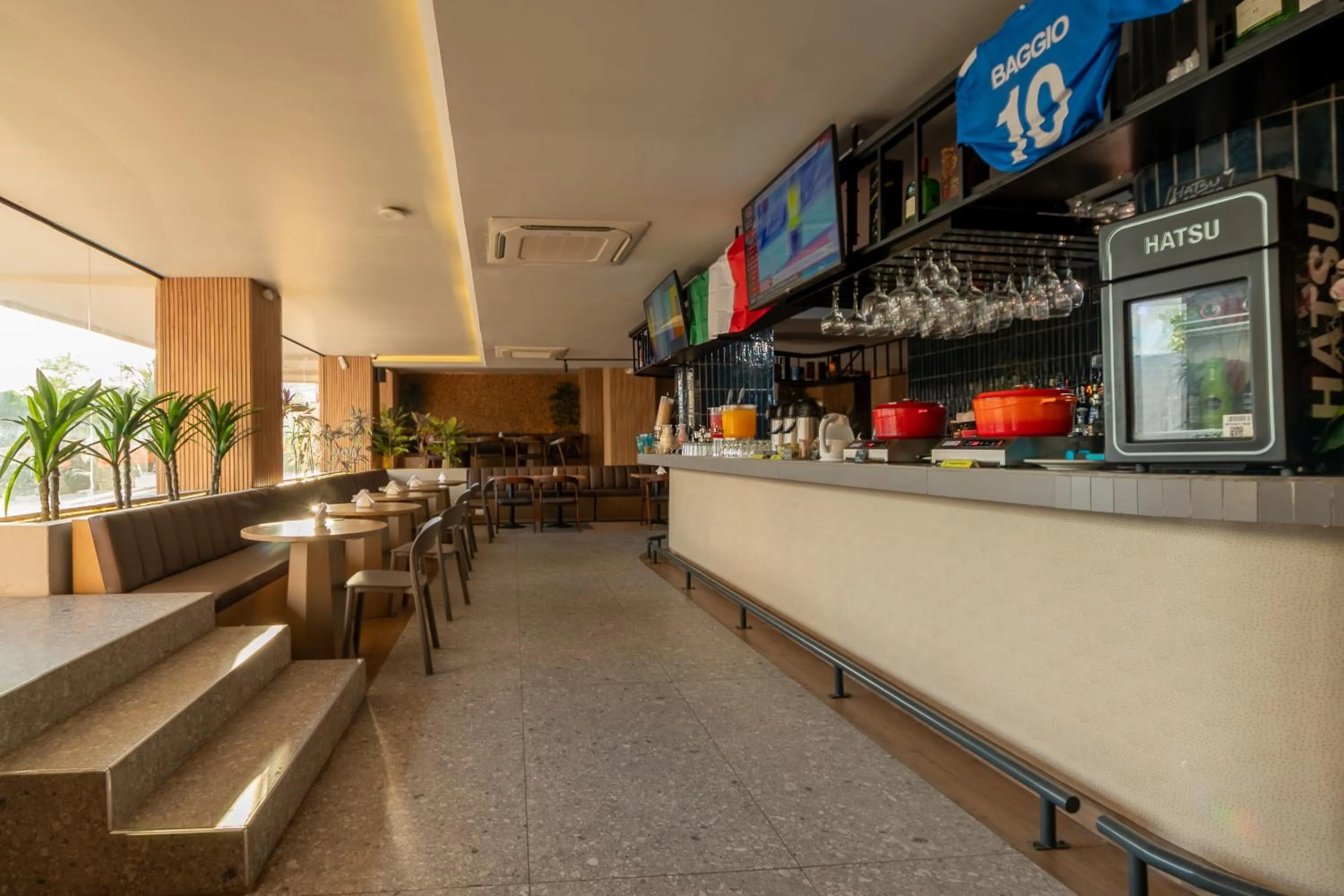 Restaurant/places to eat in Dreamer Beach Club