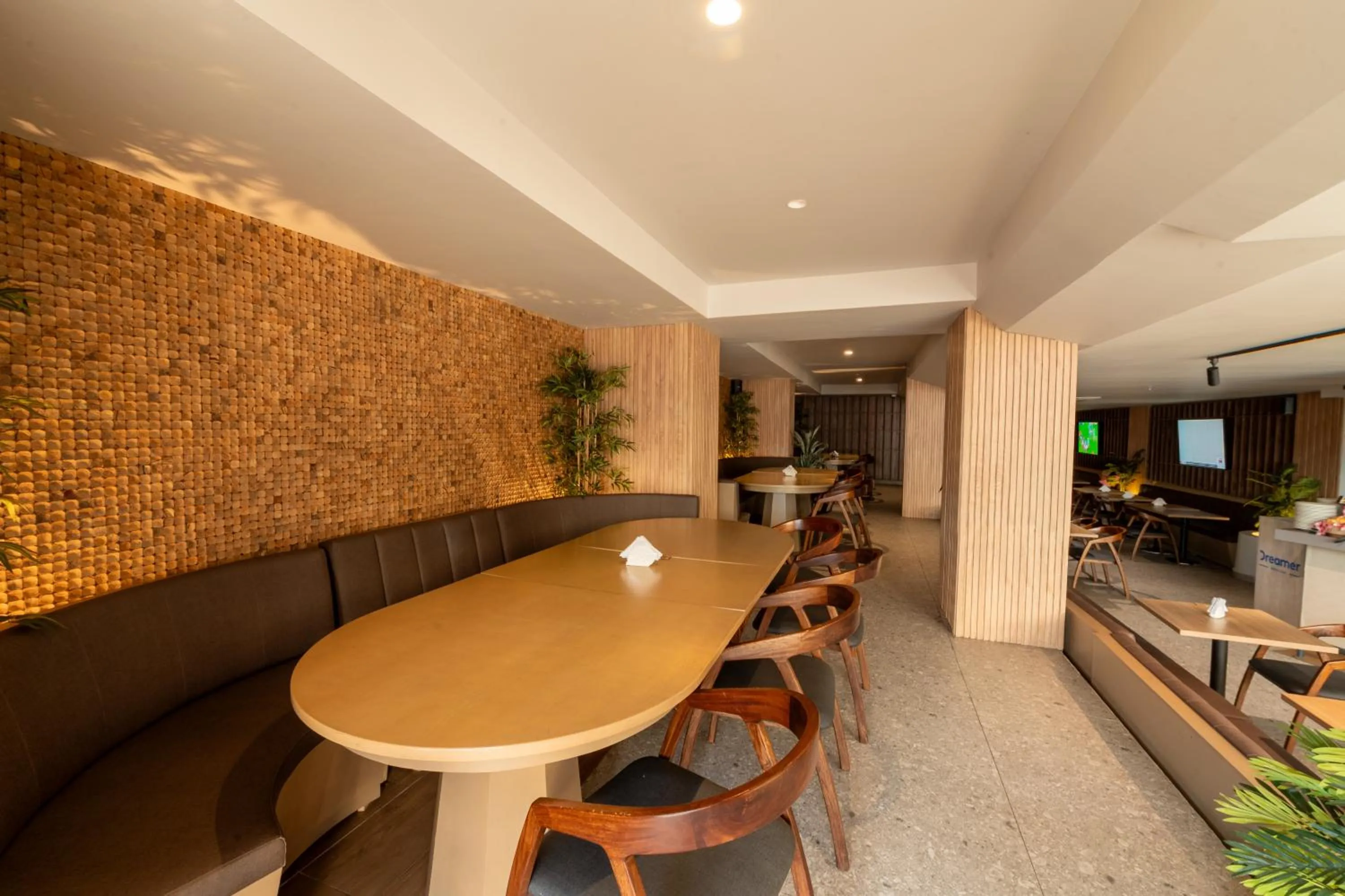 Restaurant/places to eat in Dreamer Beach Club