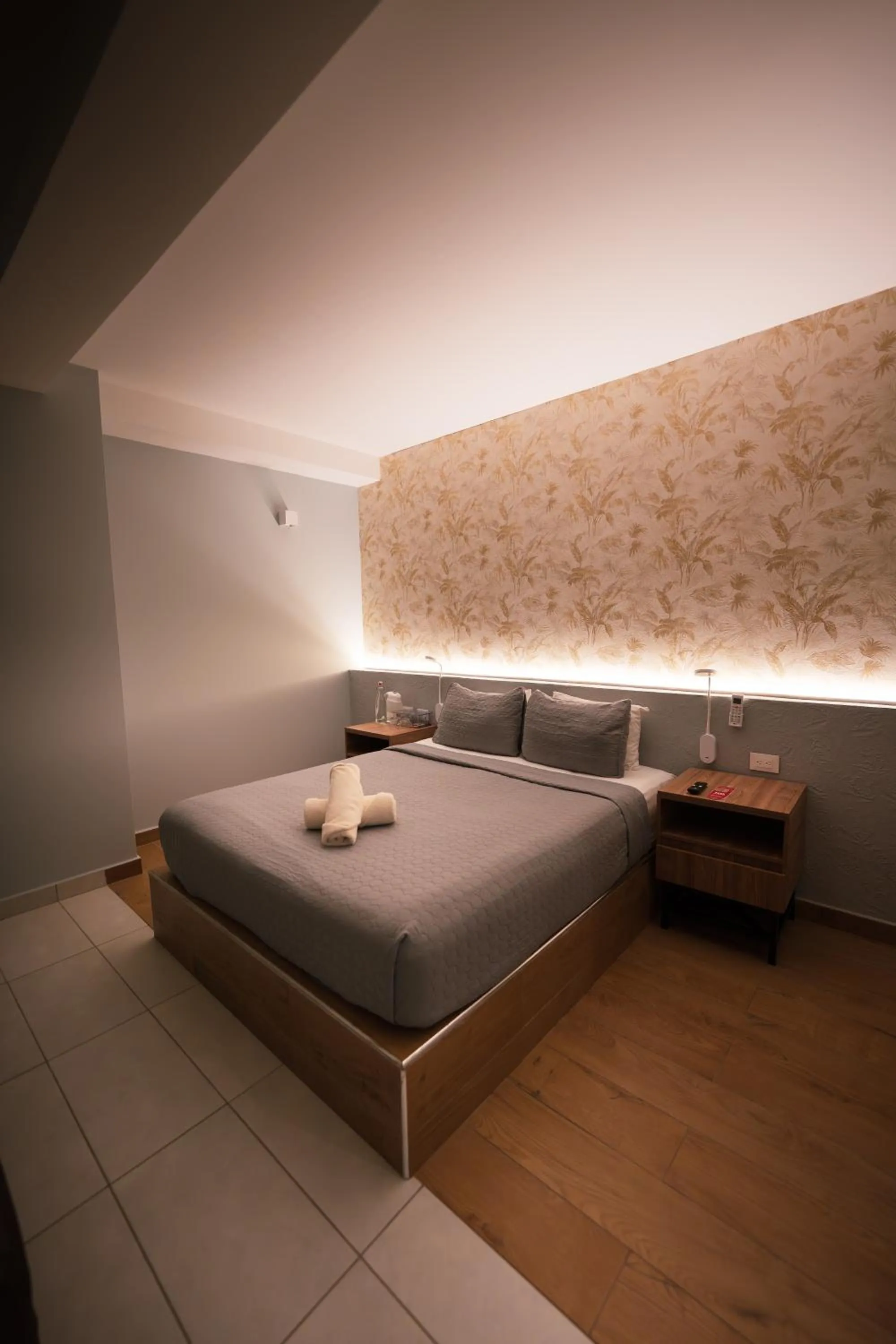 room service, Bed in Dreamer Beach Club