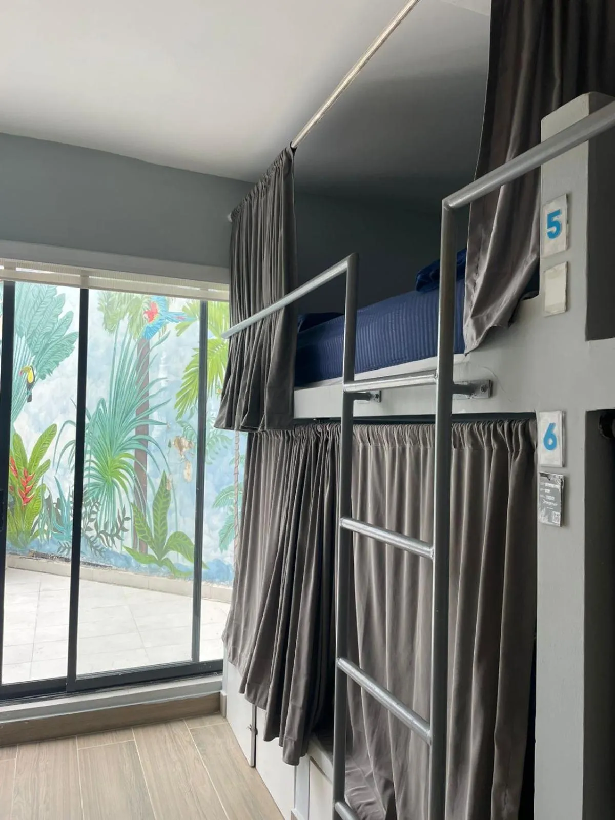 Bed in 6-Bed Mixed Dormitory Room in Dreamer Beach Club