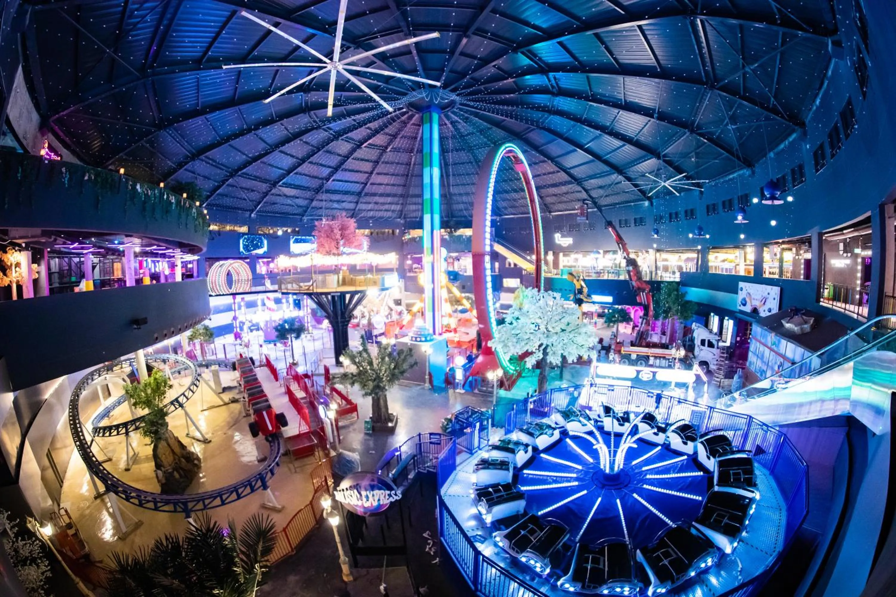 Evening entertainment in Dhotel - די הוטל