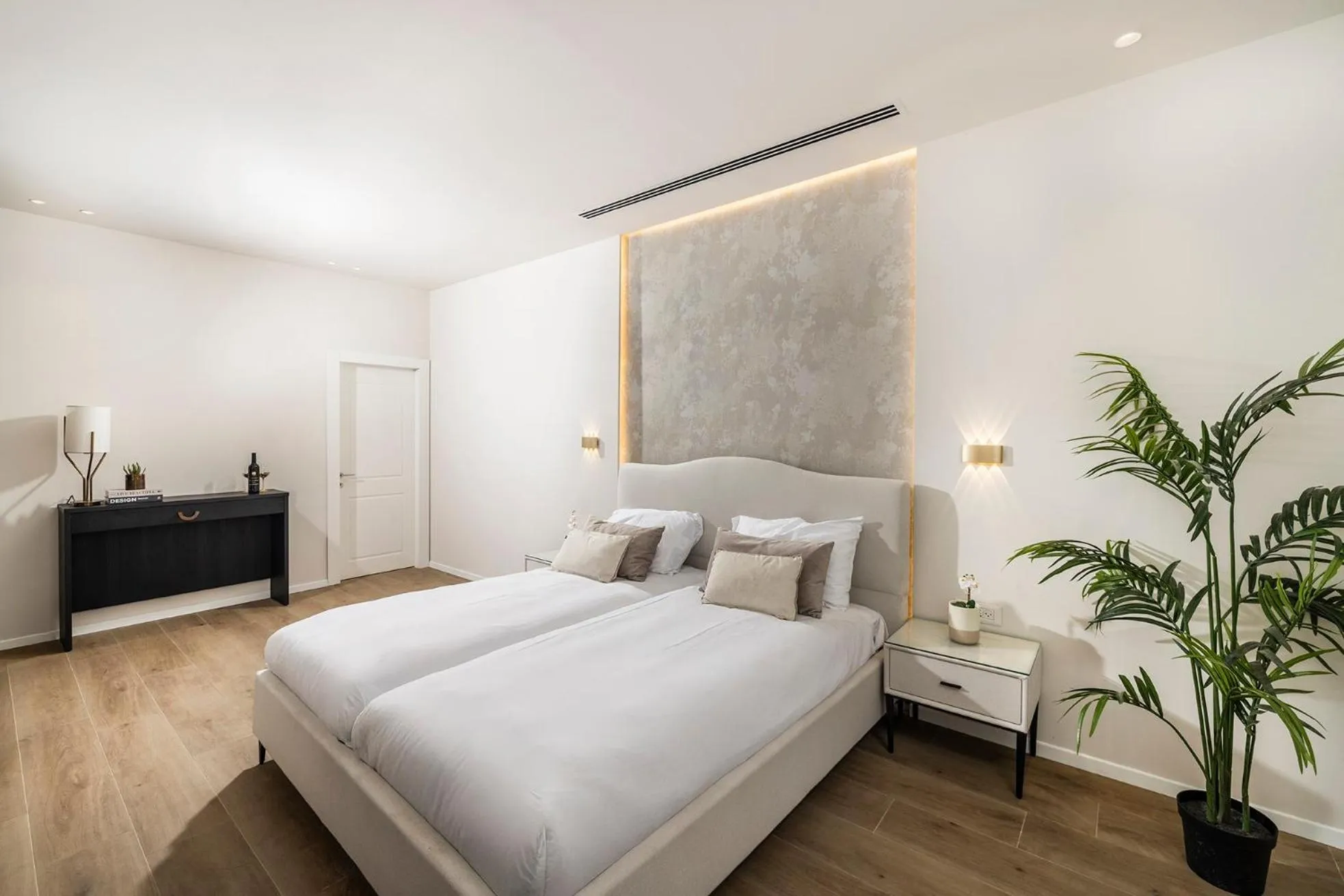 Bedroom, Bed in Dhotel - די הוטל