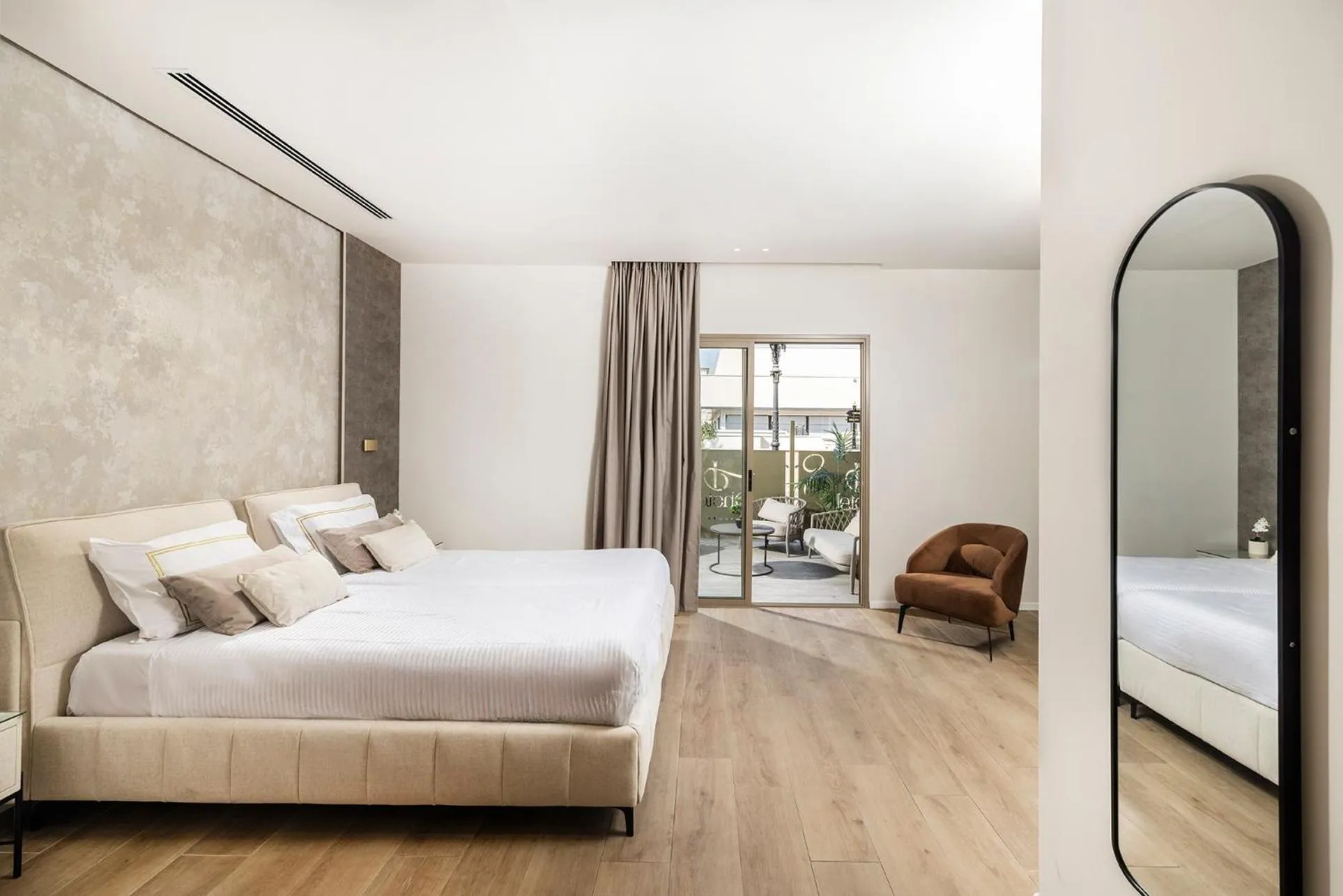 Bedroom, Bed in Dhotel - די הוטל