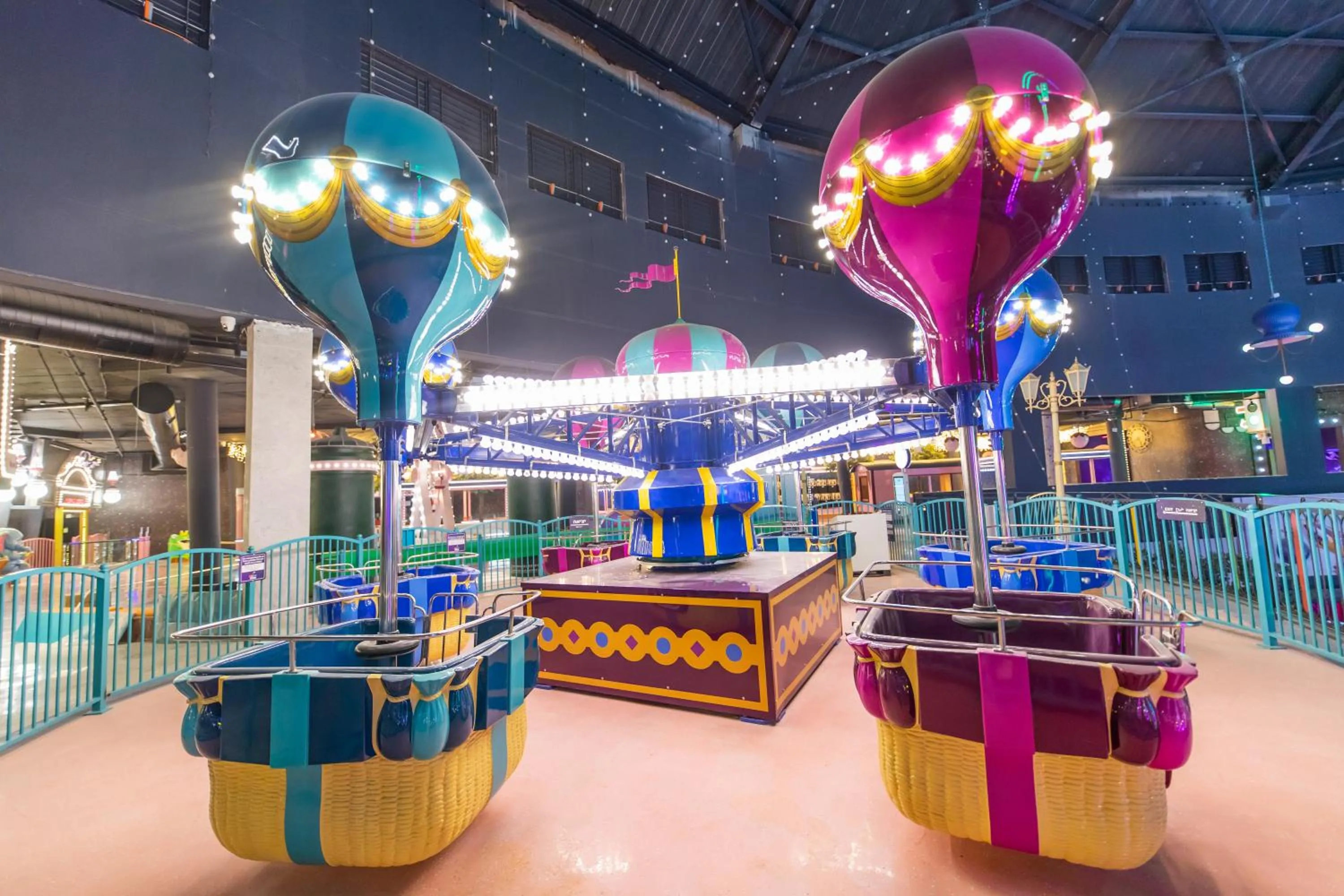 Evening entertainment in Dhotel - די הוטל