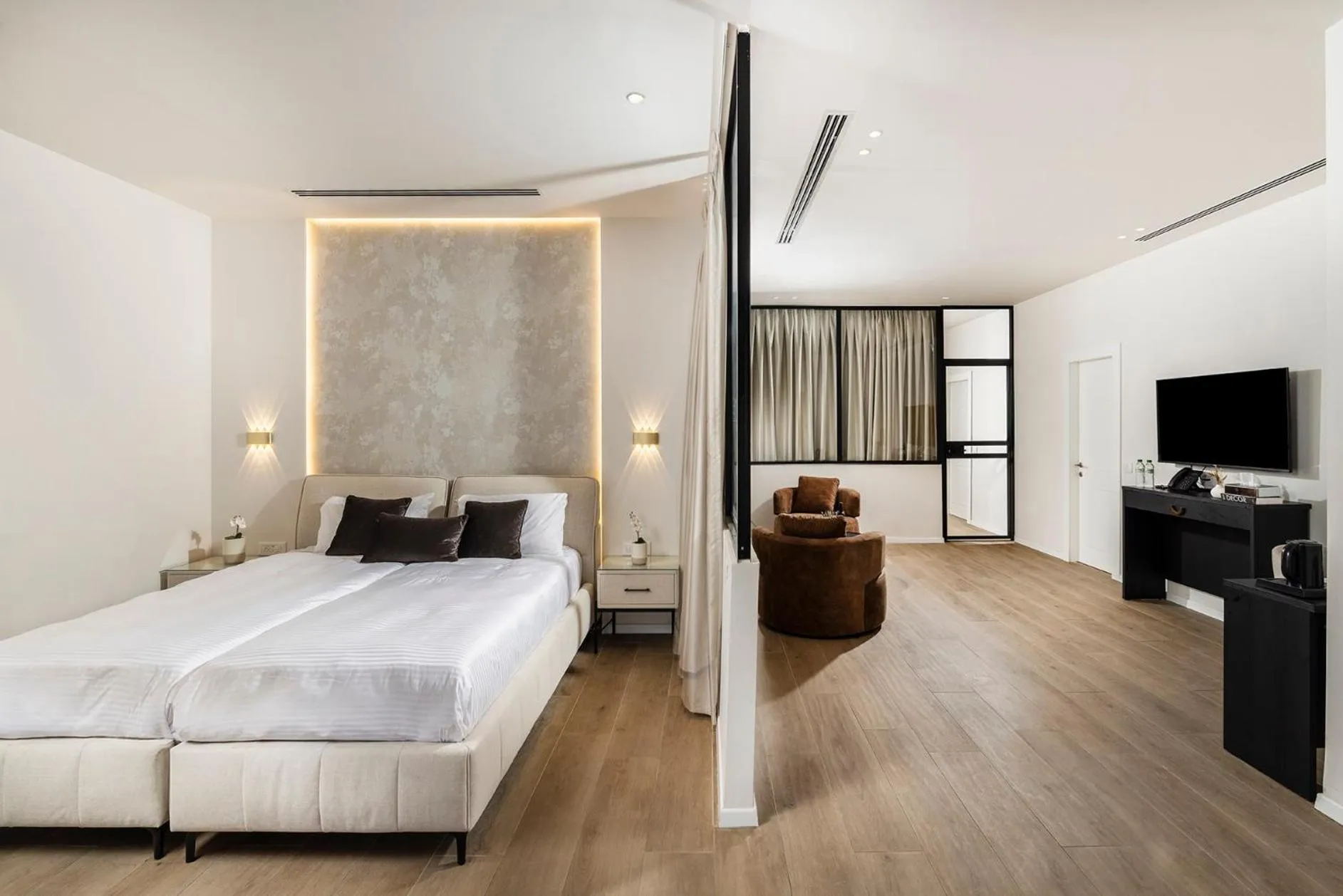 Bedroom, Bed in Dhotel - די הוטל