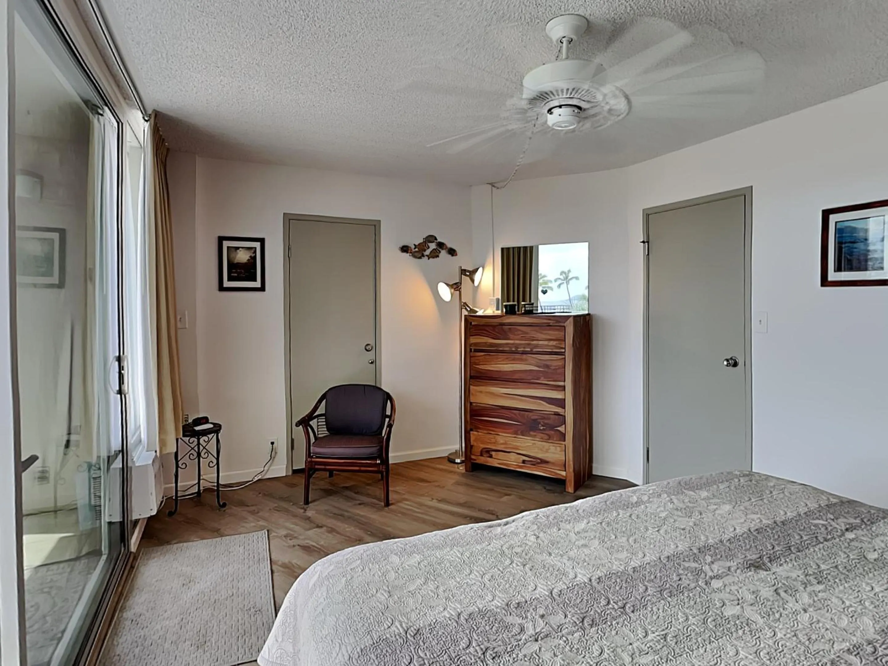 Property building, Bed in Island Surf 506