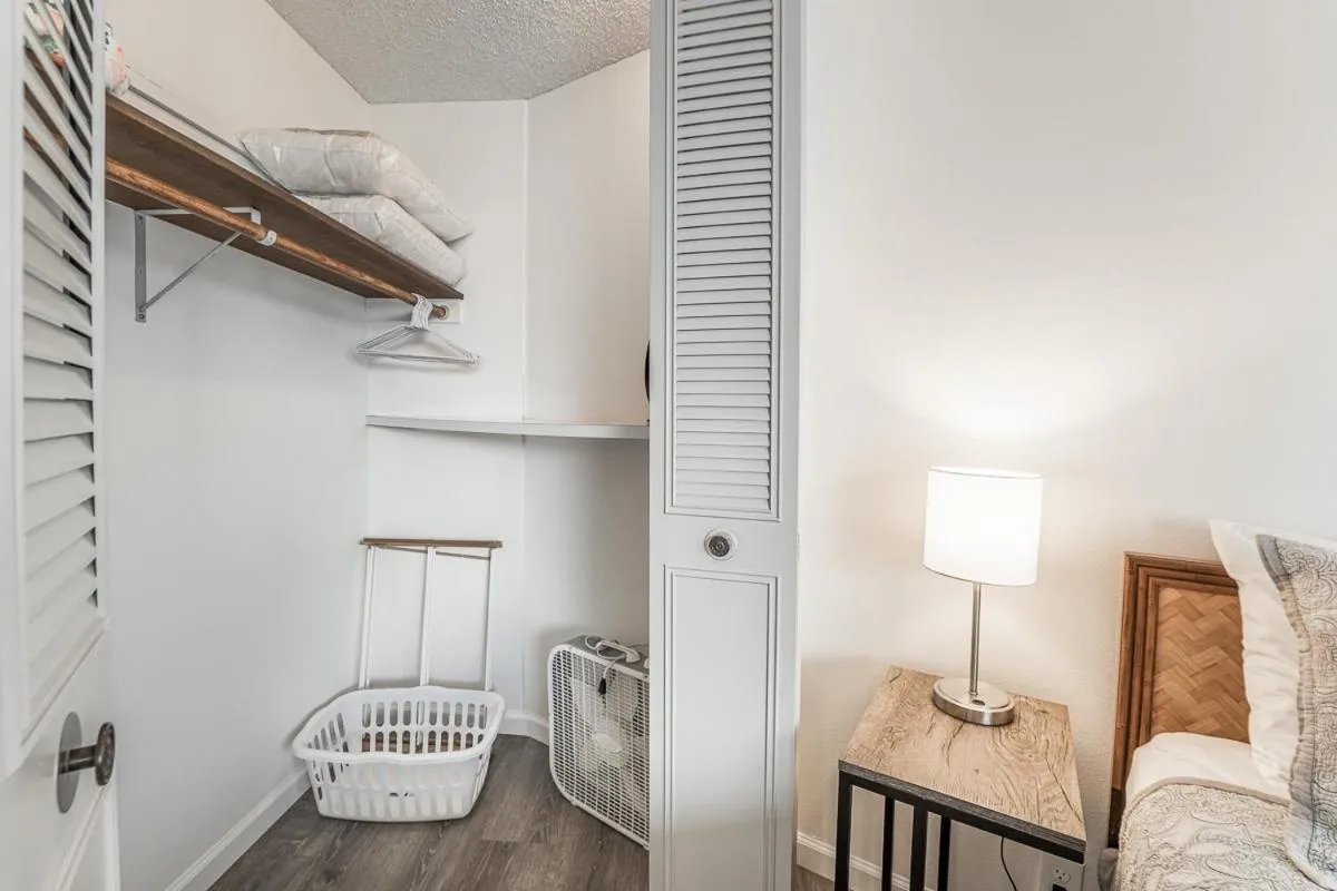 Property building, Bed in Island Surf 506