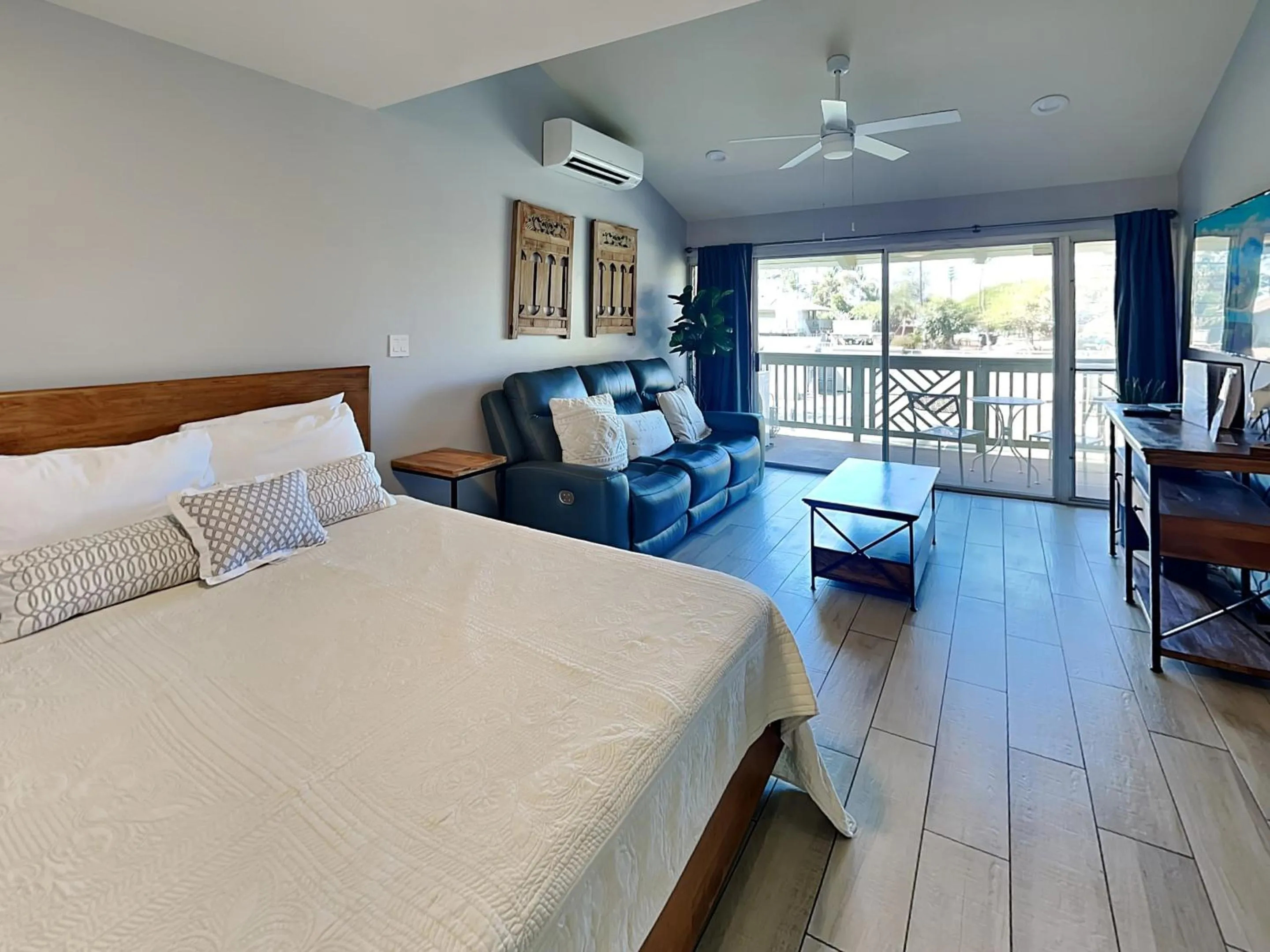 Bed in Kihei Bay Surf 227