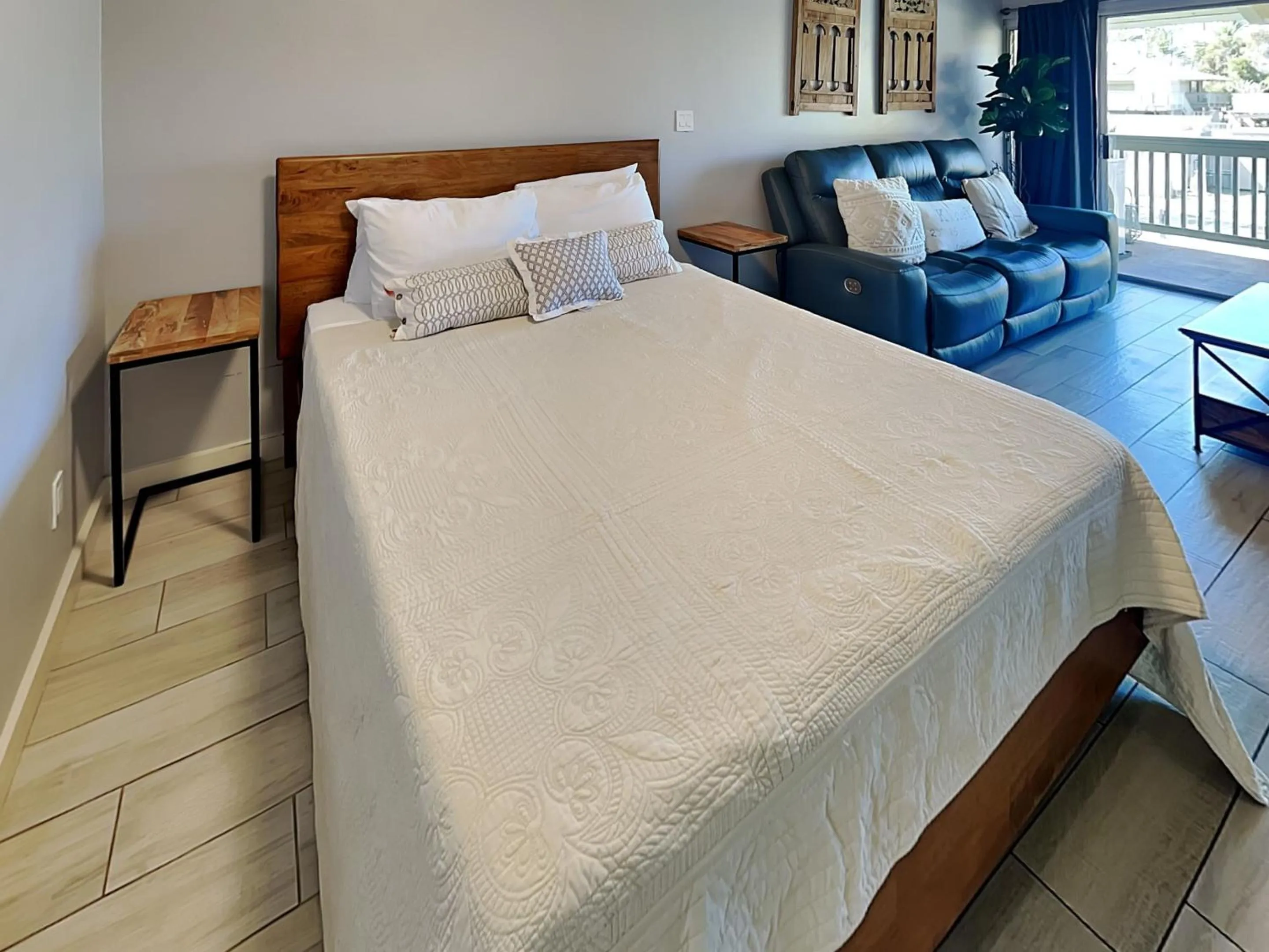 Bed in Kihei Bay Surf 227