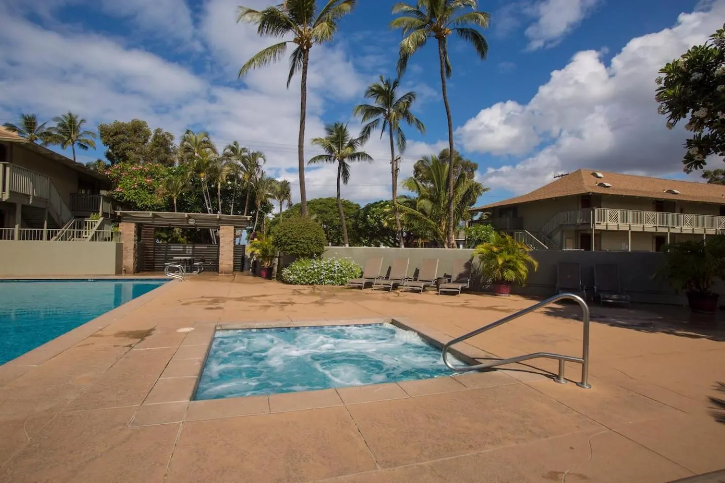 Swimming pool in Kihei Bay Surf 227