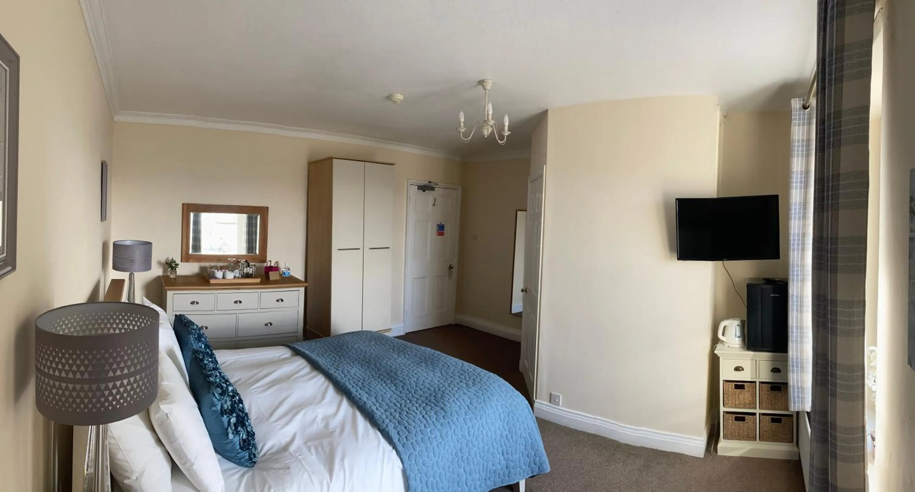 Photo of the whole room, Bed in Haven House
