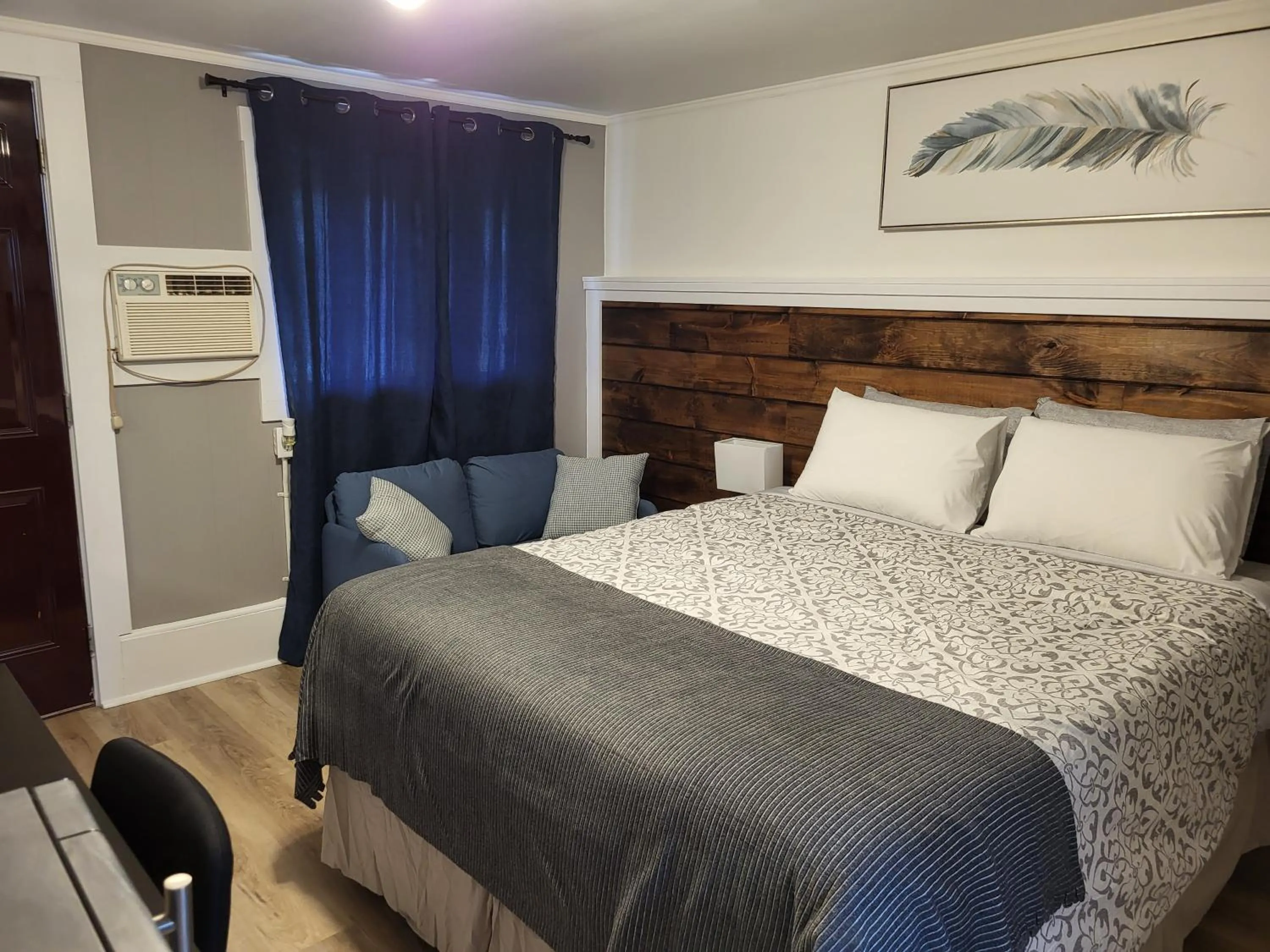 Photo of the whole room in Scoodic Motel