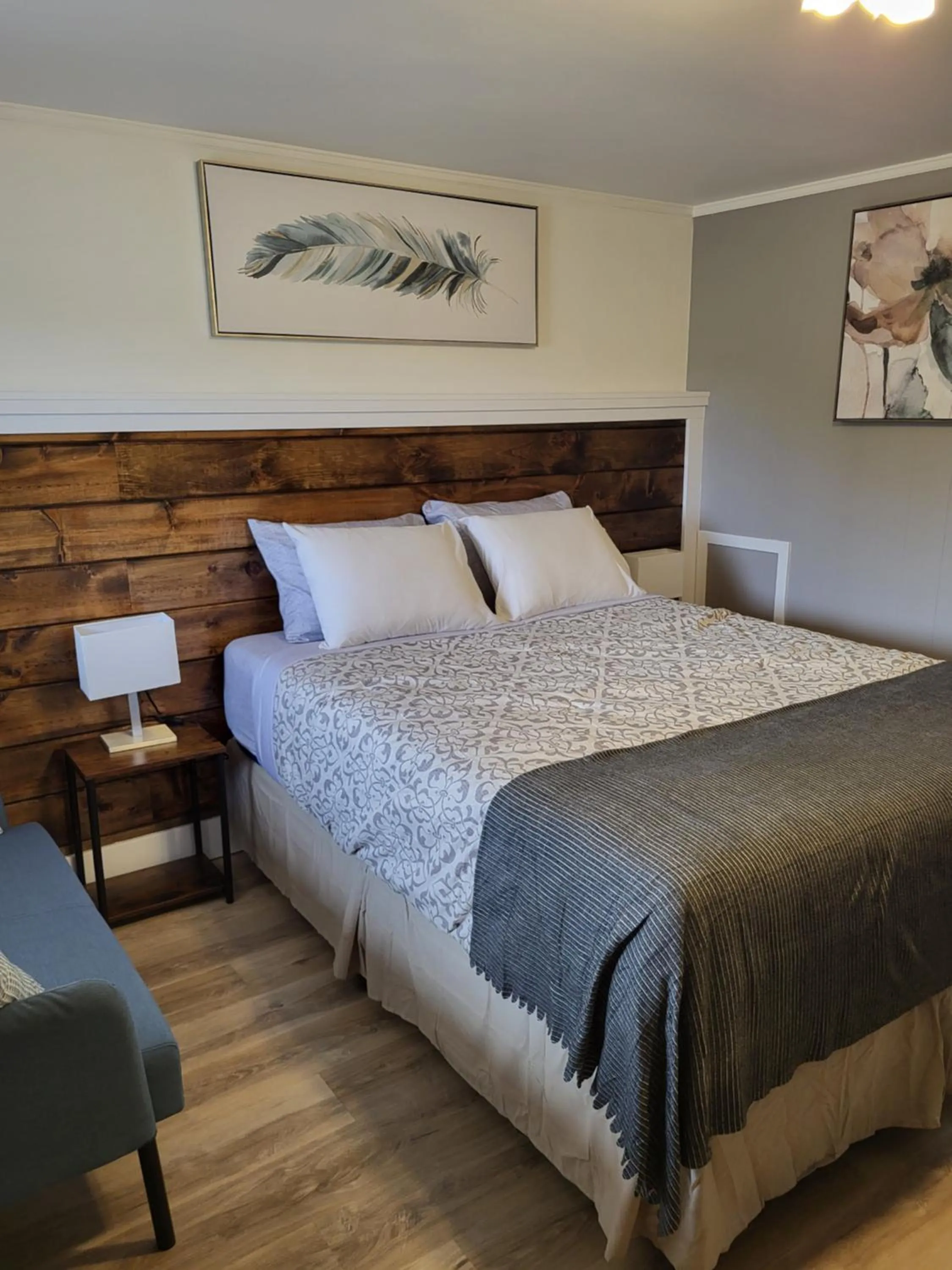 Photo of the whole room in Scoodic Motel