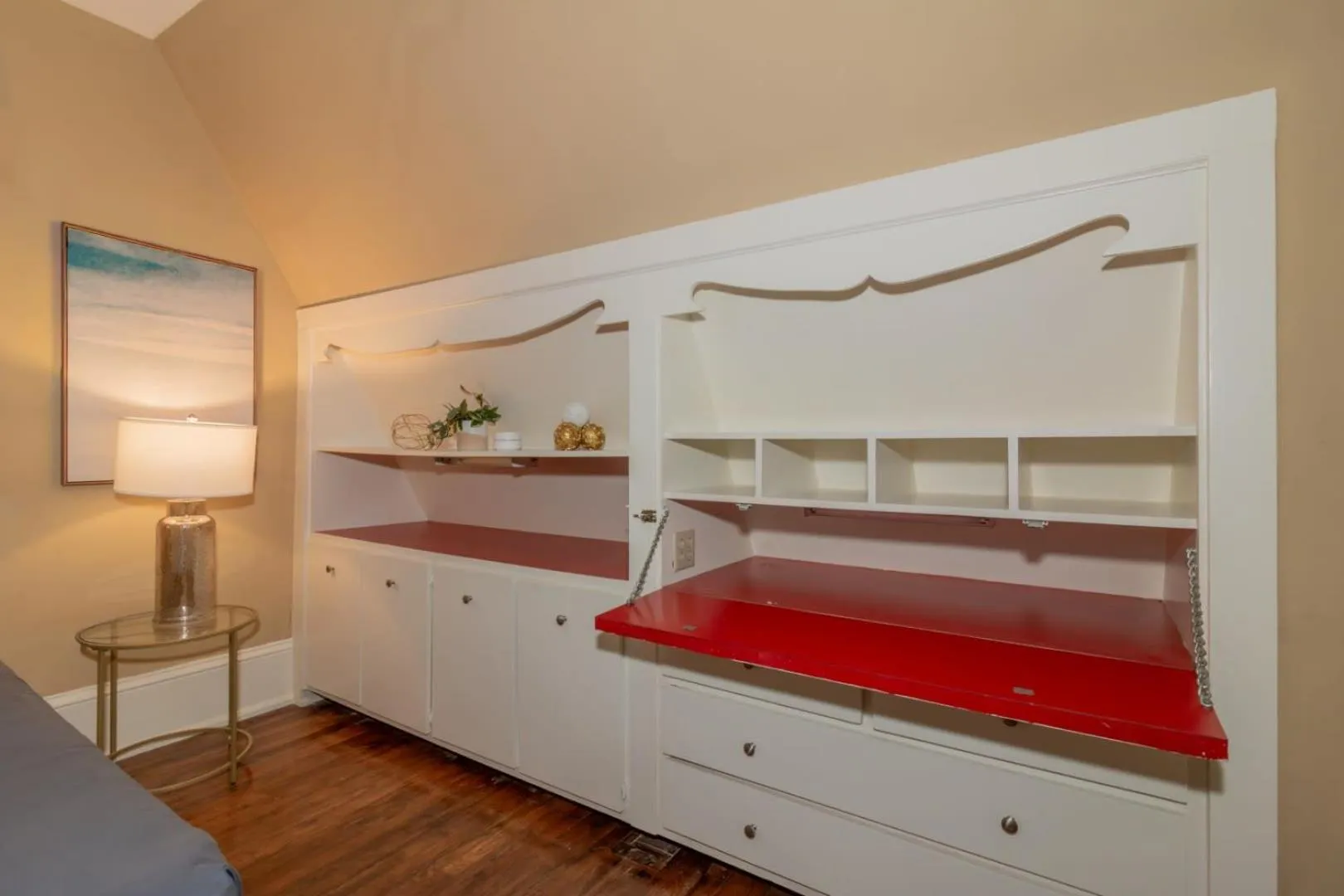 Bed in Royal in Columbus- Midtown Columbus Castle