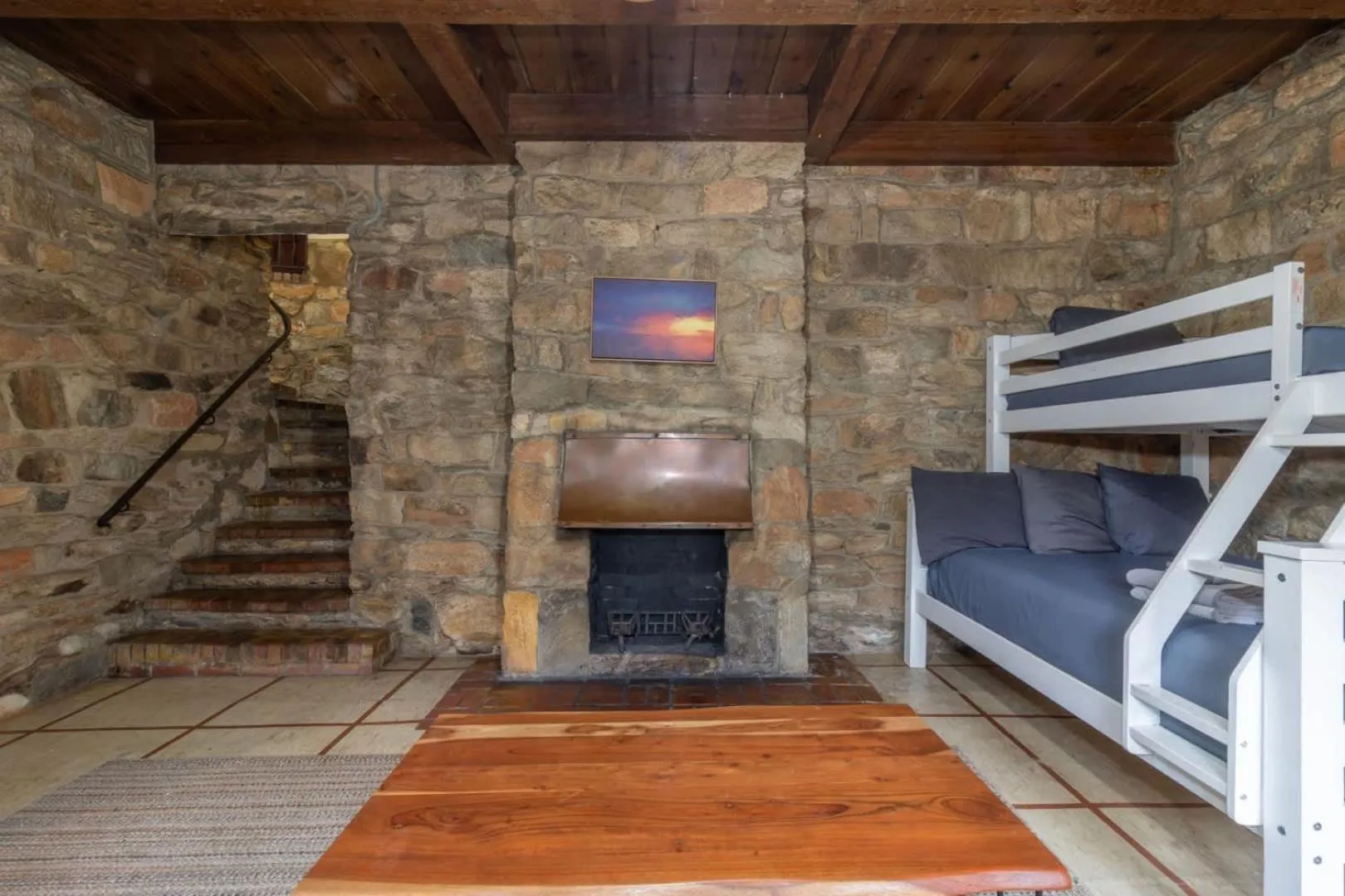 Bed in Royal in Columbus- Midtown Columbus Castle